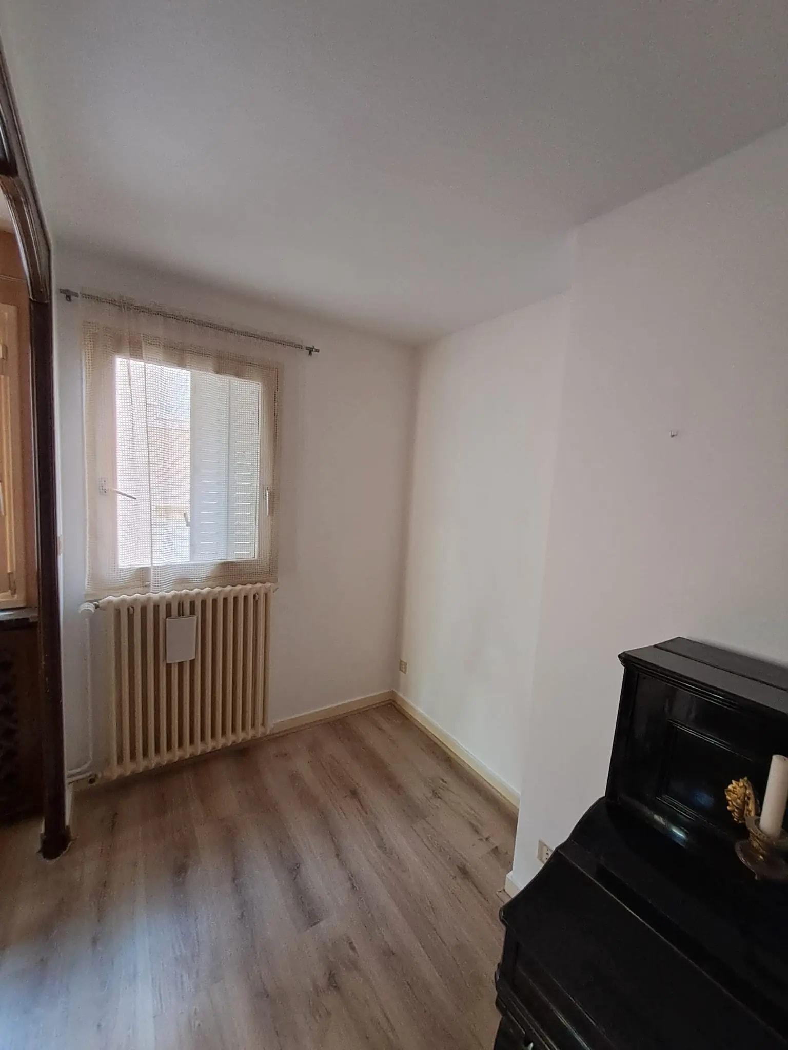 Le salon après travaux, côté fenêtre