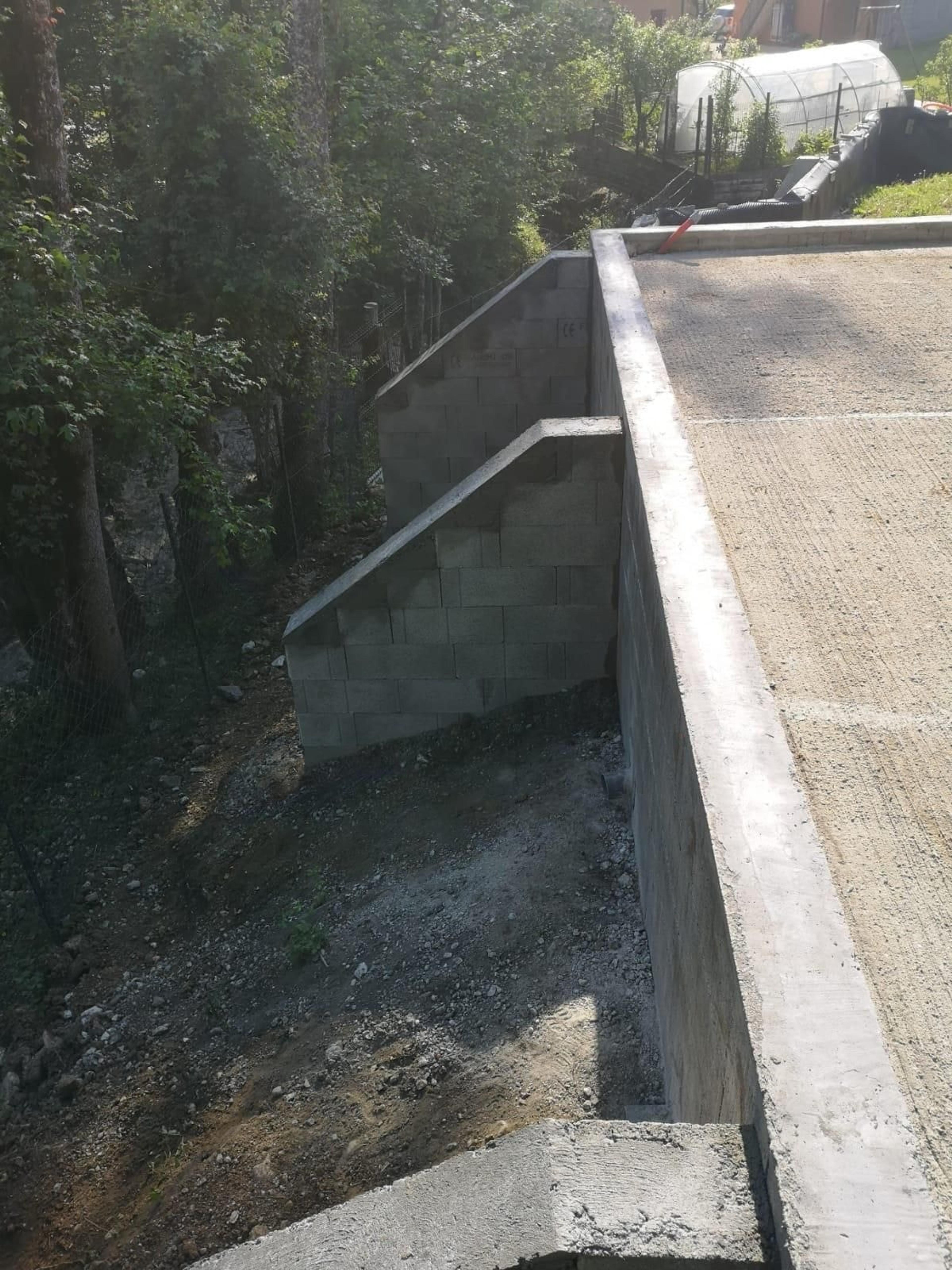 Renforcement de plancher et de murs après un glissement de terrain : photo 1 sur 3