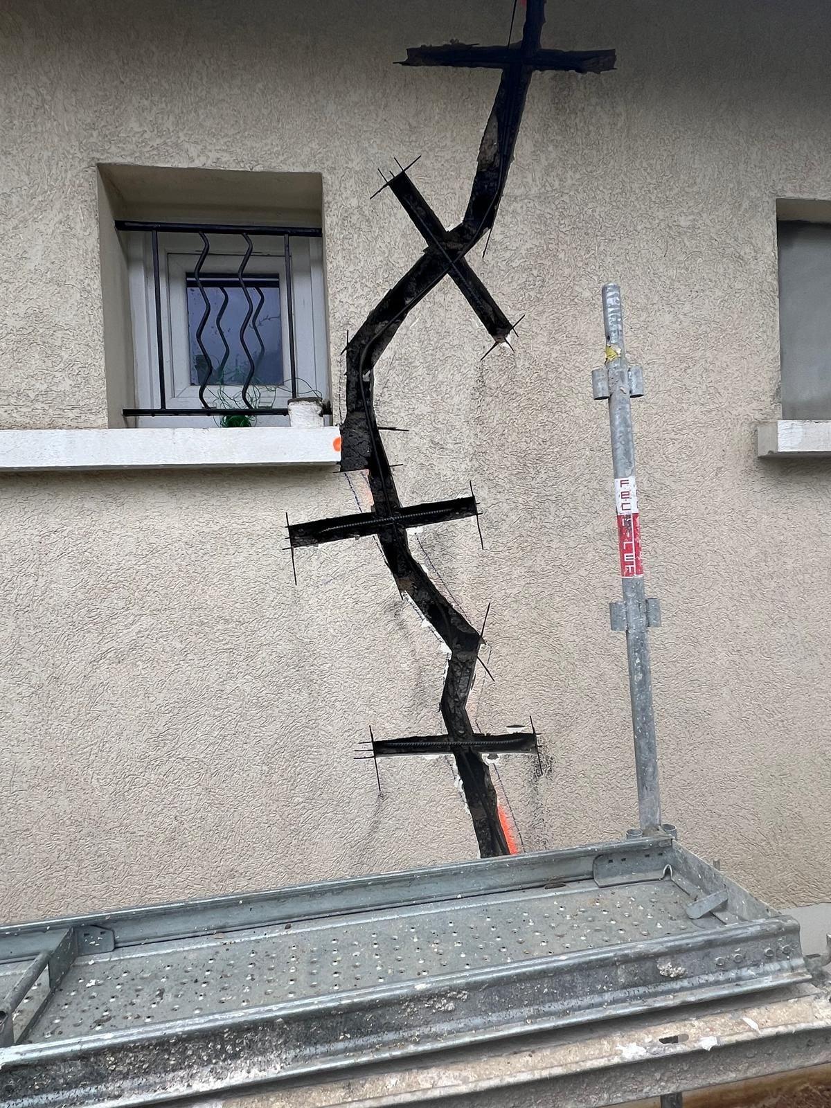 Avant les travaux : agrafage et reprise de façade à Mâcon (71)