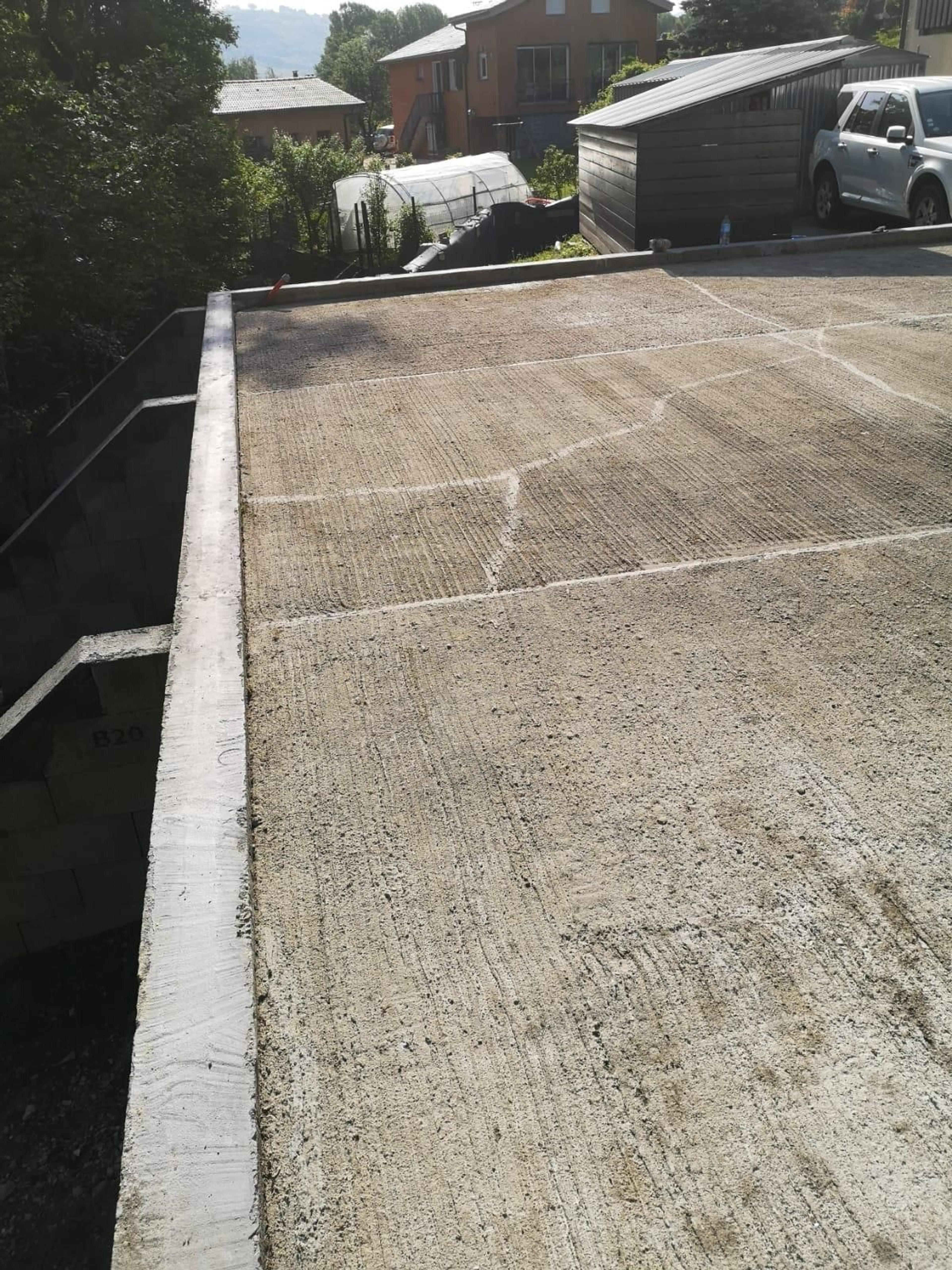 Renforcement de plancher et de murs après un glissement de terrain : photo 2 sur 3