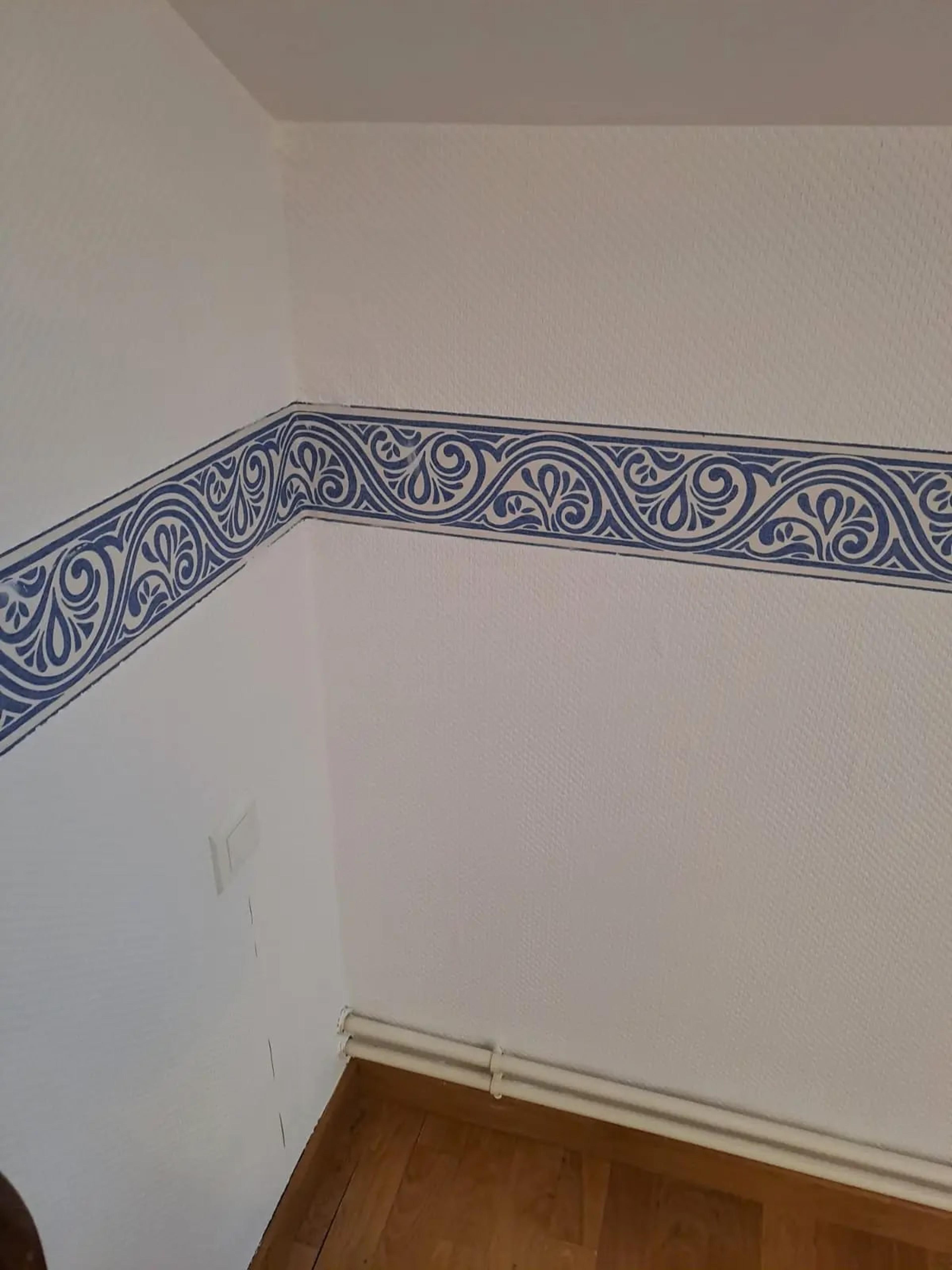 Murs repeints et frise, après travaux