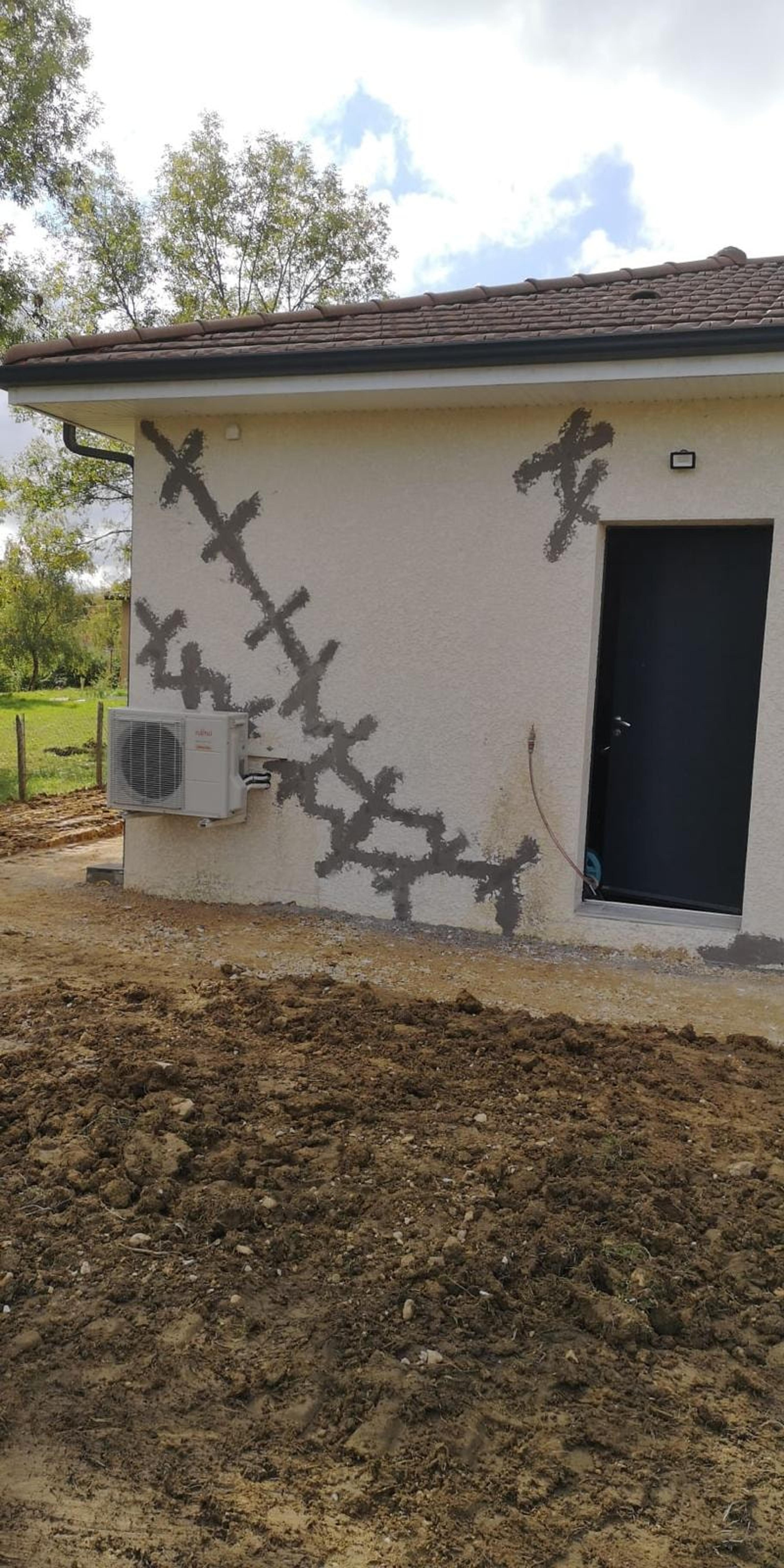 Reprise en sous-œuvre et trottoir périphérique, pendant les travaux : photo 8 sur 9