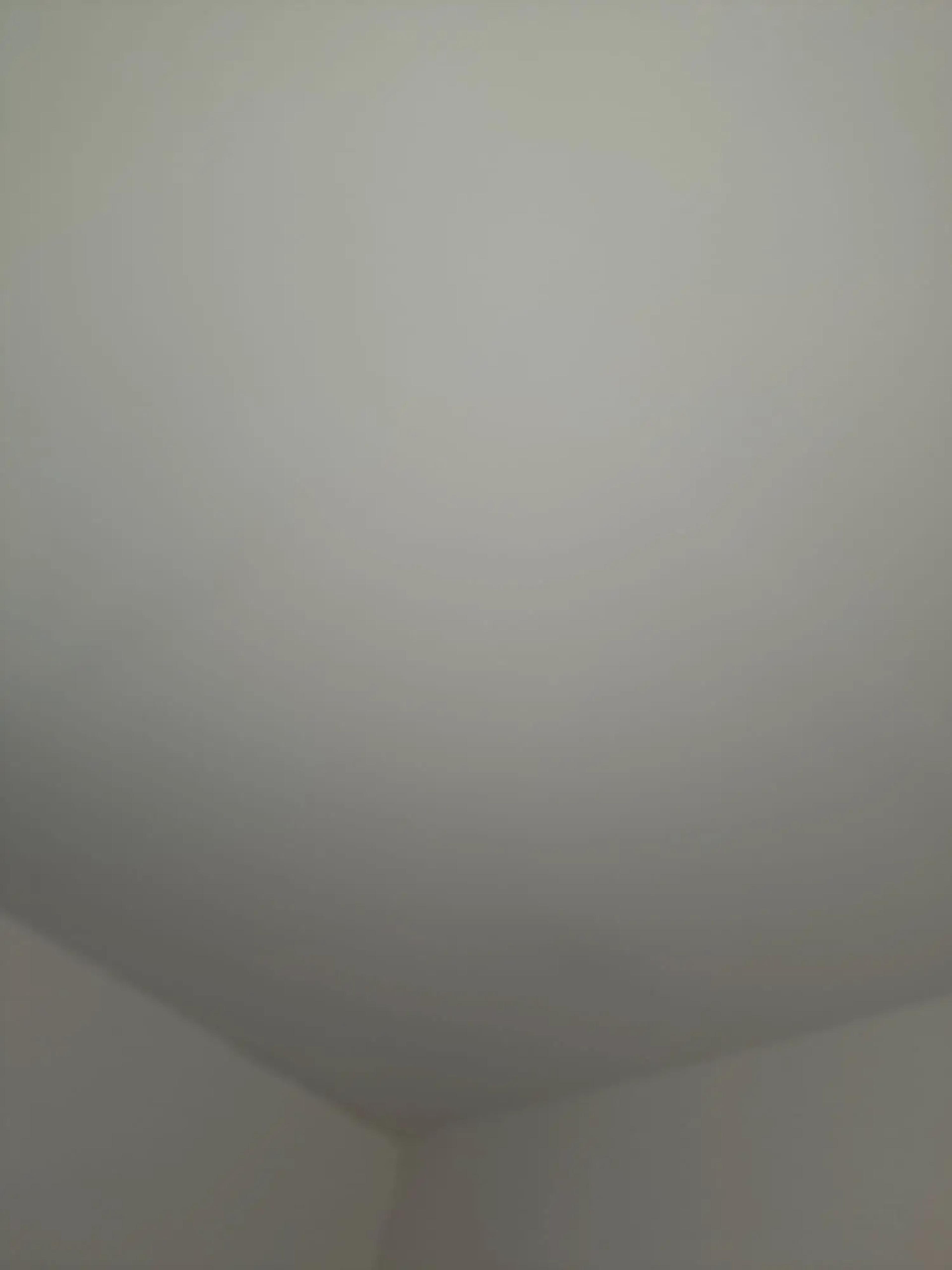 Le plafond refait et repeint, après travaux