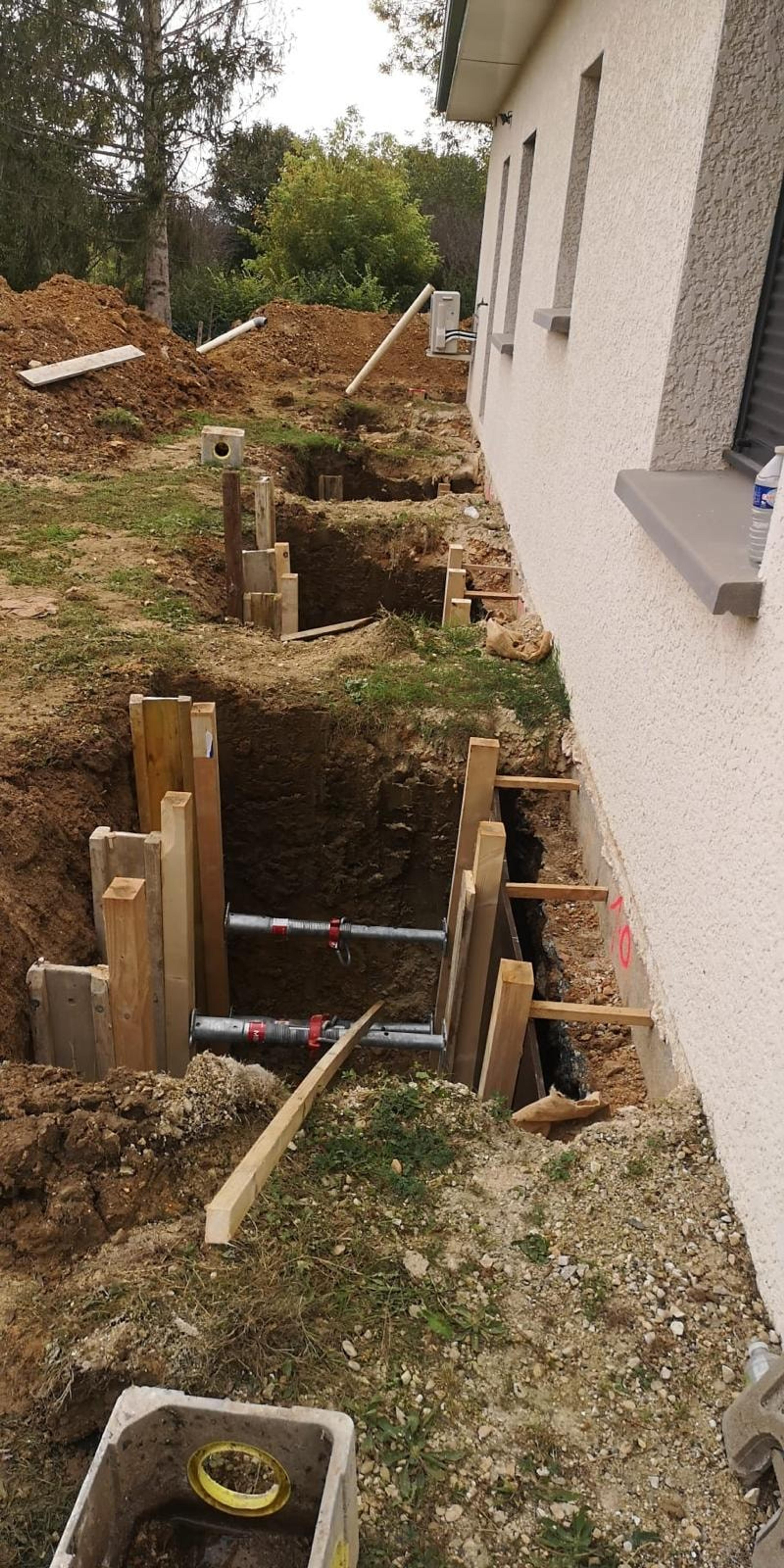 Reprise en sous-œuvre et trottoir périphérique, pendant les travaux : photo 3 sur 9