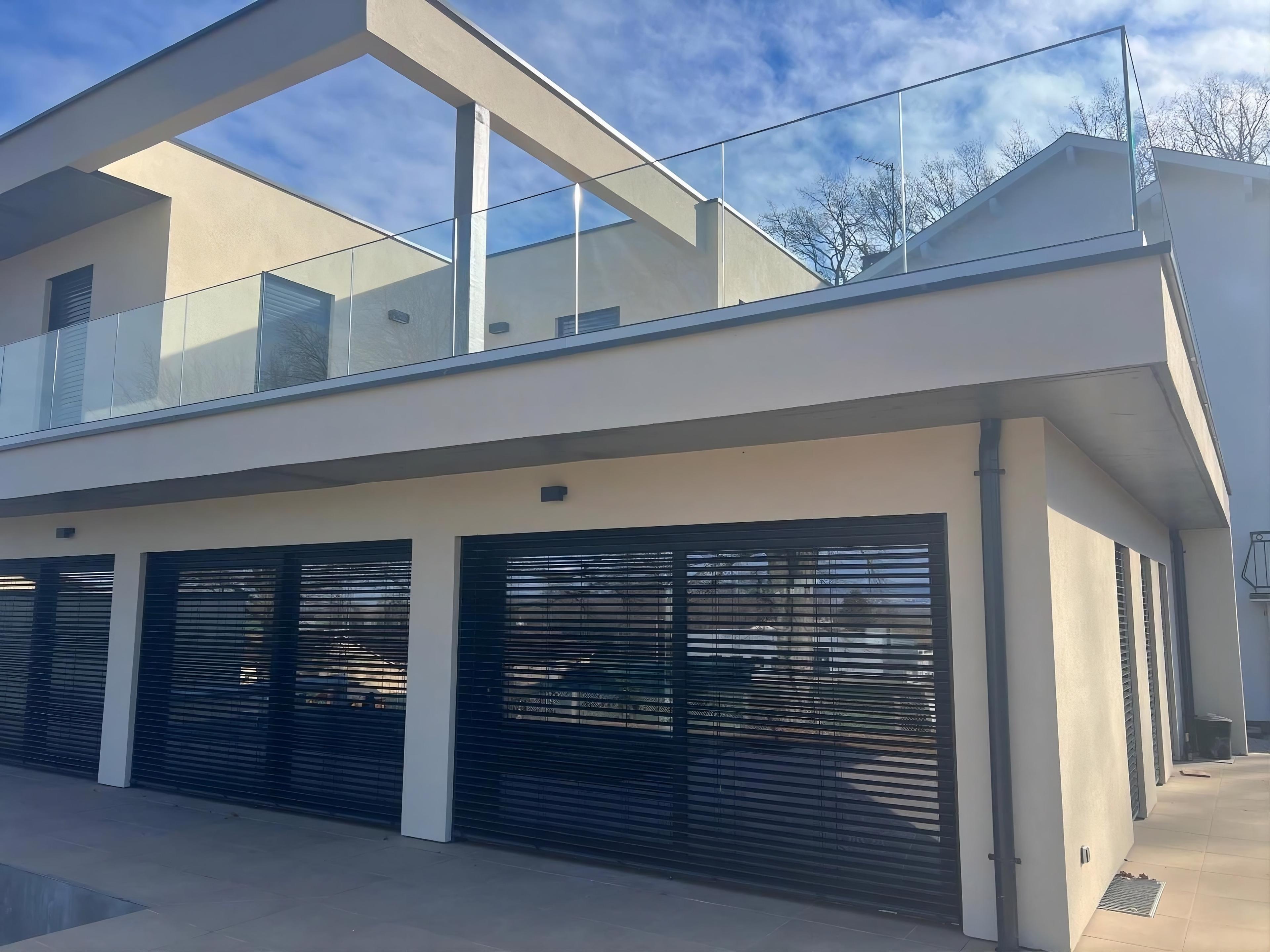 Maison contemporaine de 146 m² à Montmerle-sur-Saône (01) : photo 1 sur 9