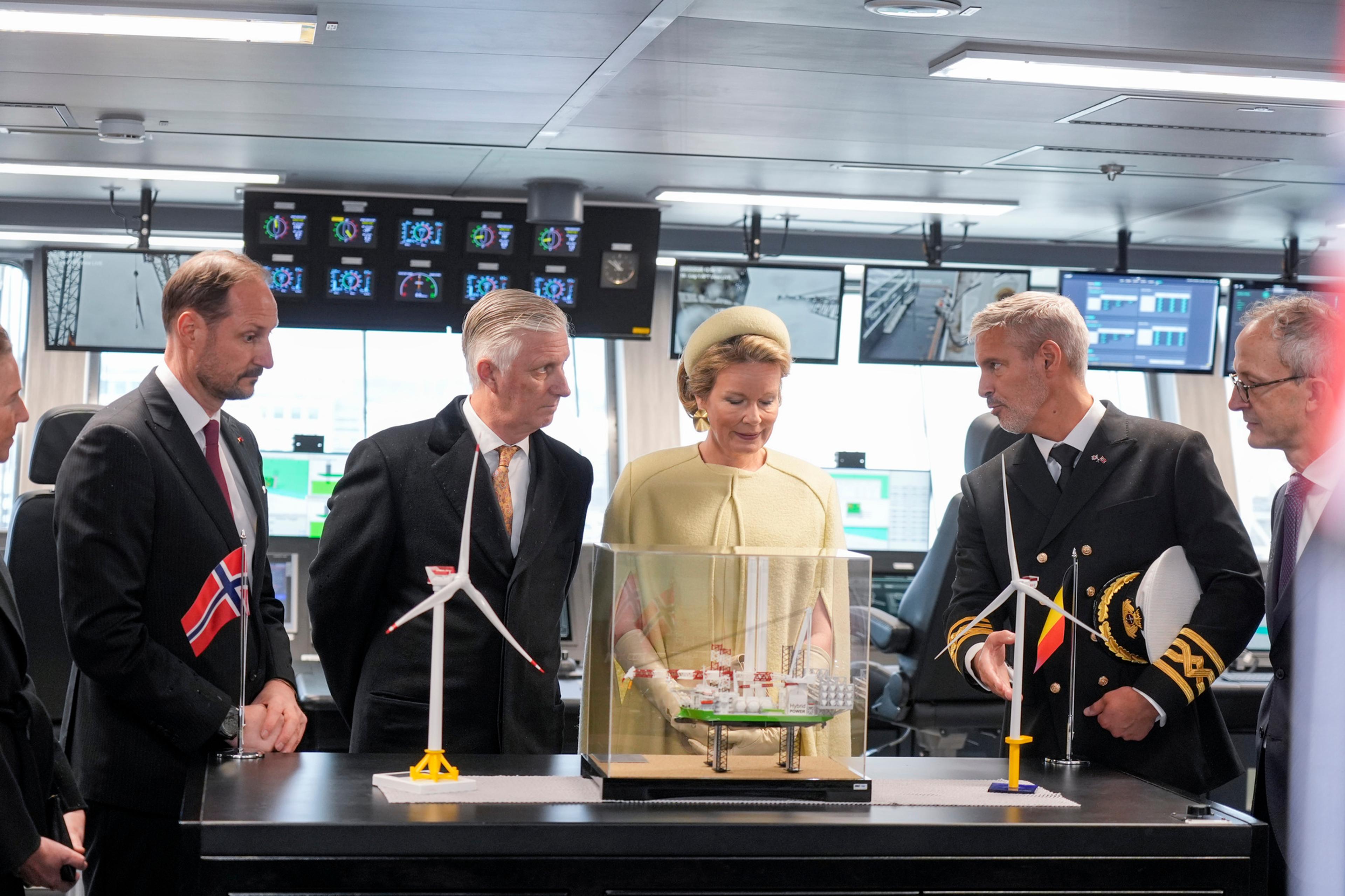 På broen i  et belgisk installasjonsfartøy.