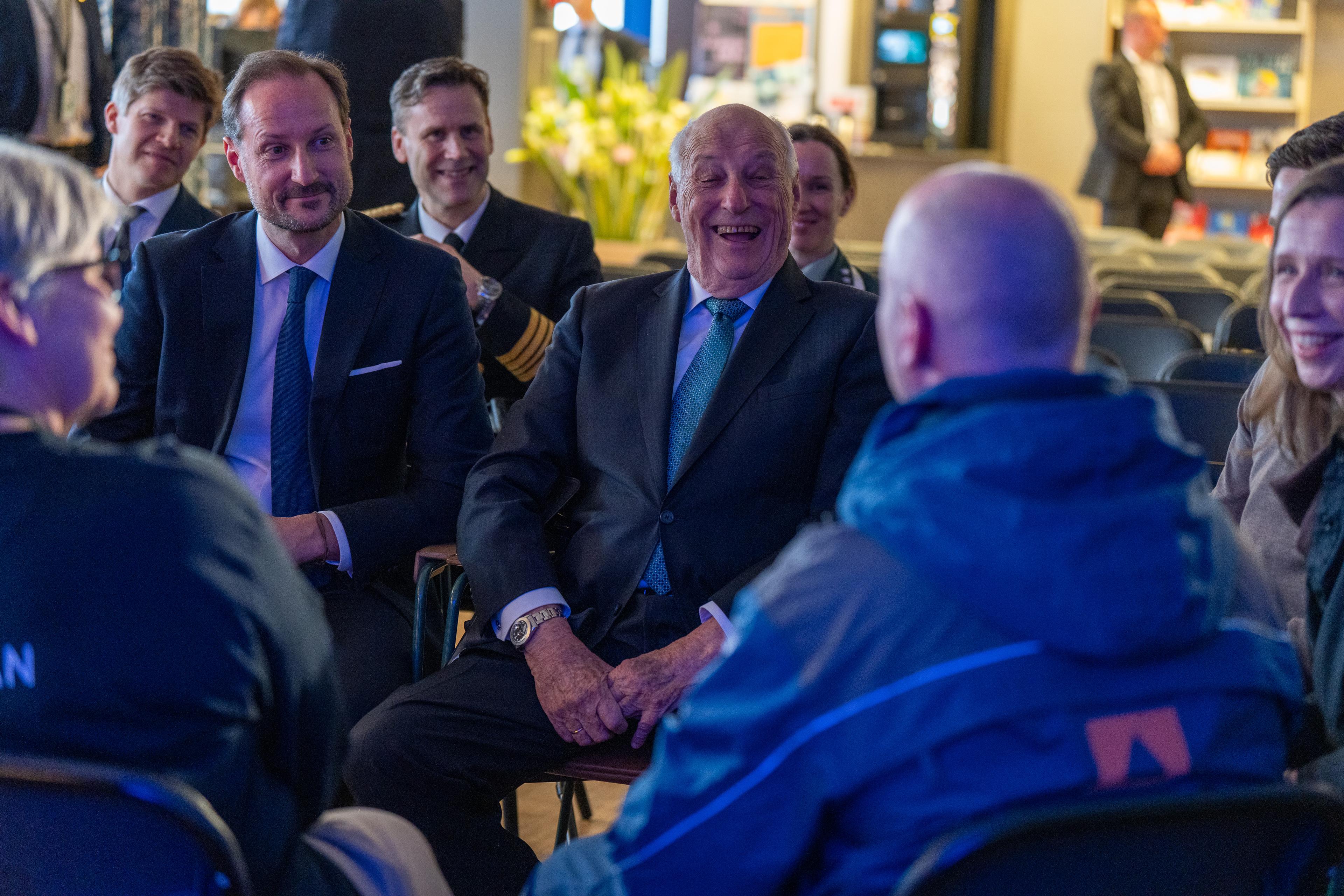 Kongen og Kronprinsen i samtale