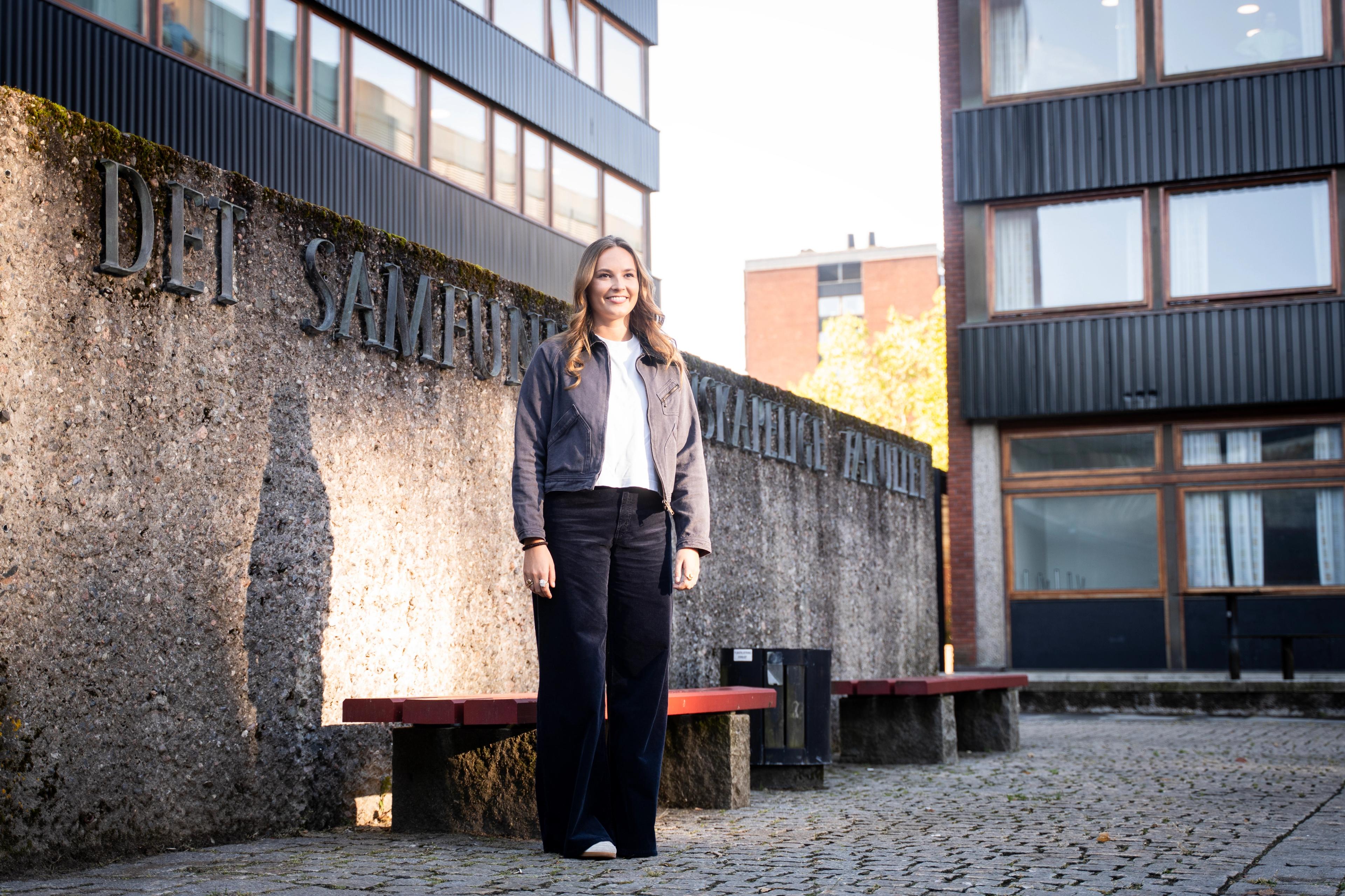 Prinsesse Ingrid Alexandra foran Eilert Sundts hus på Samfunnsvitenskapelig fakultet.