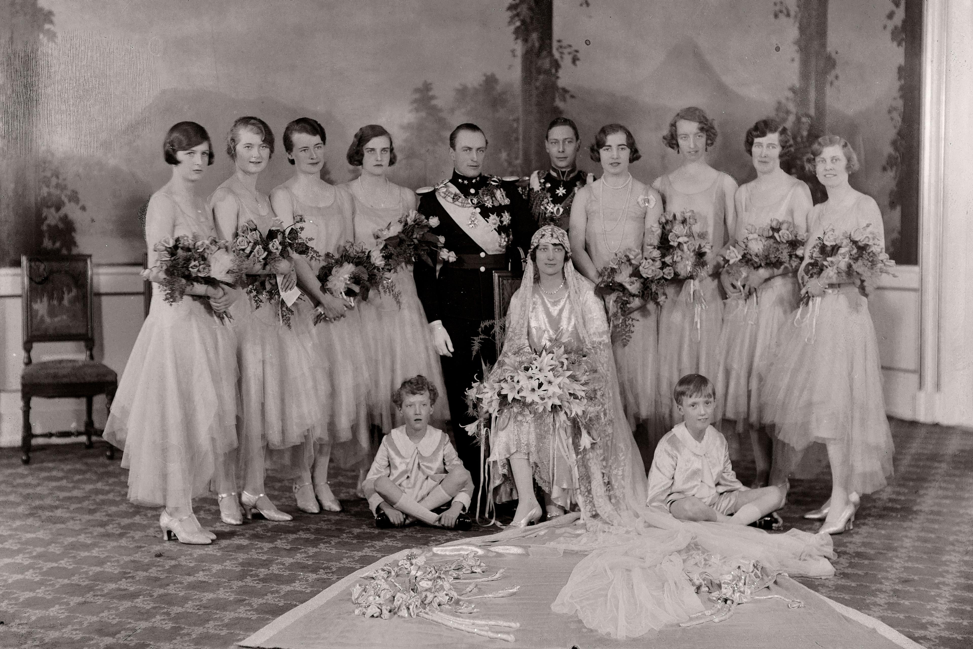 Offisiell fotografering i Fugleværelset.