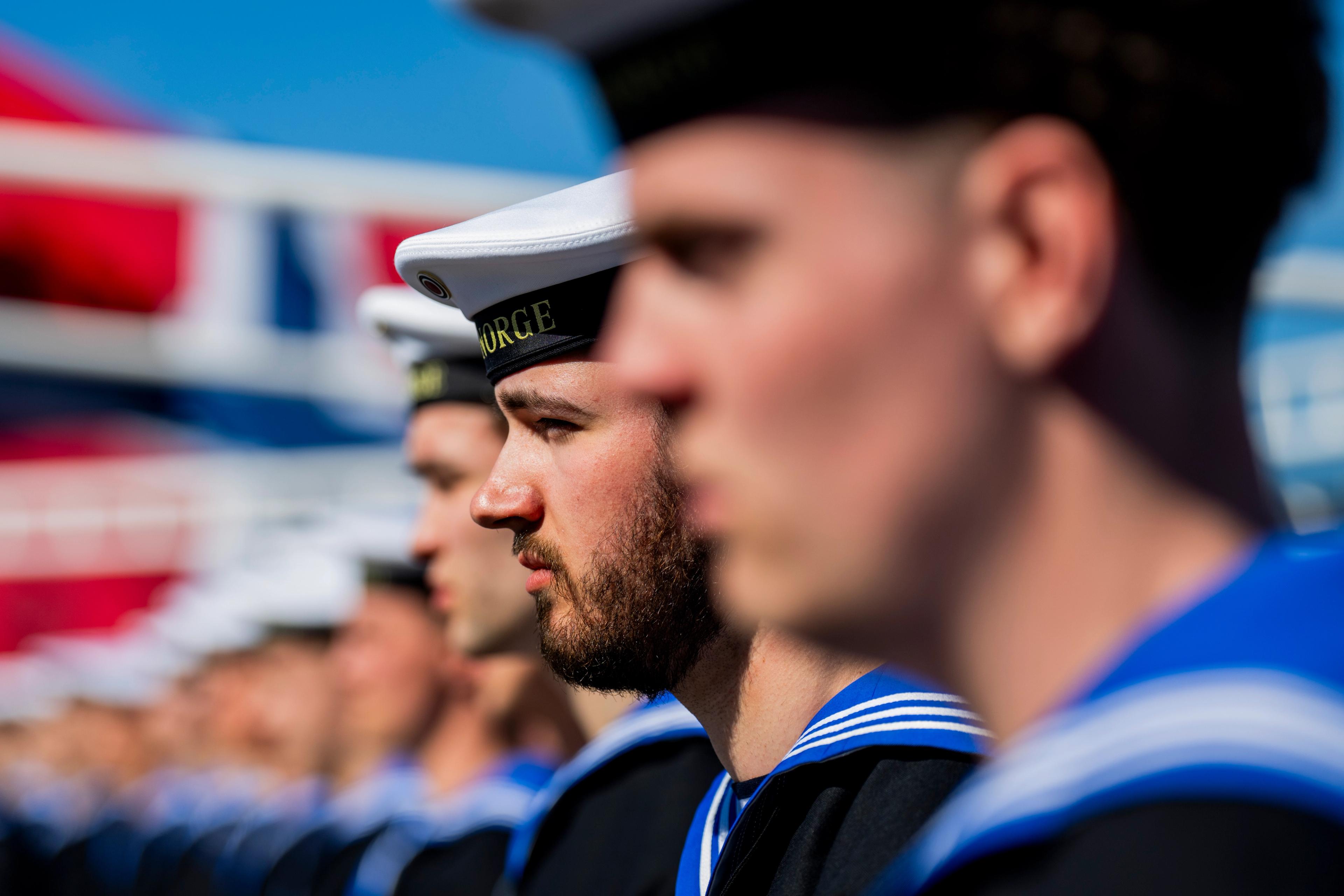 Tett på en av de vernepliktige på dekk.