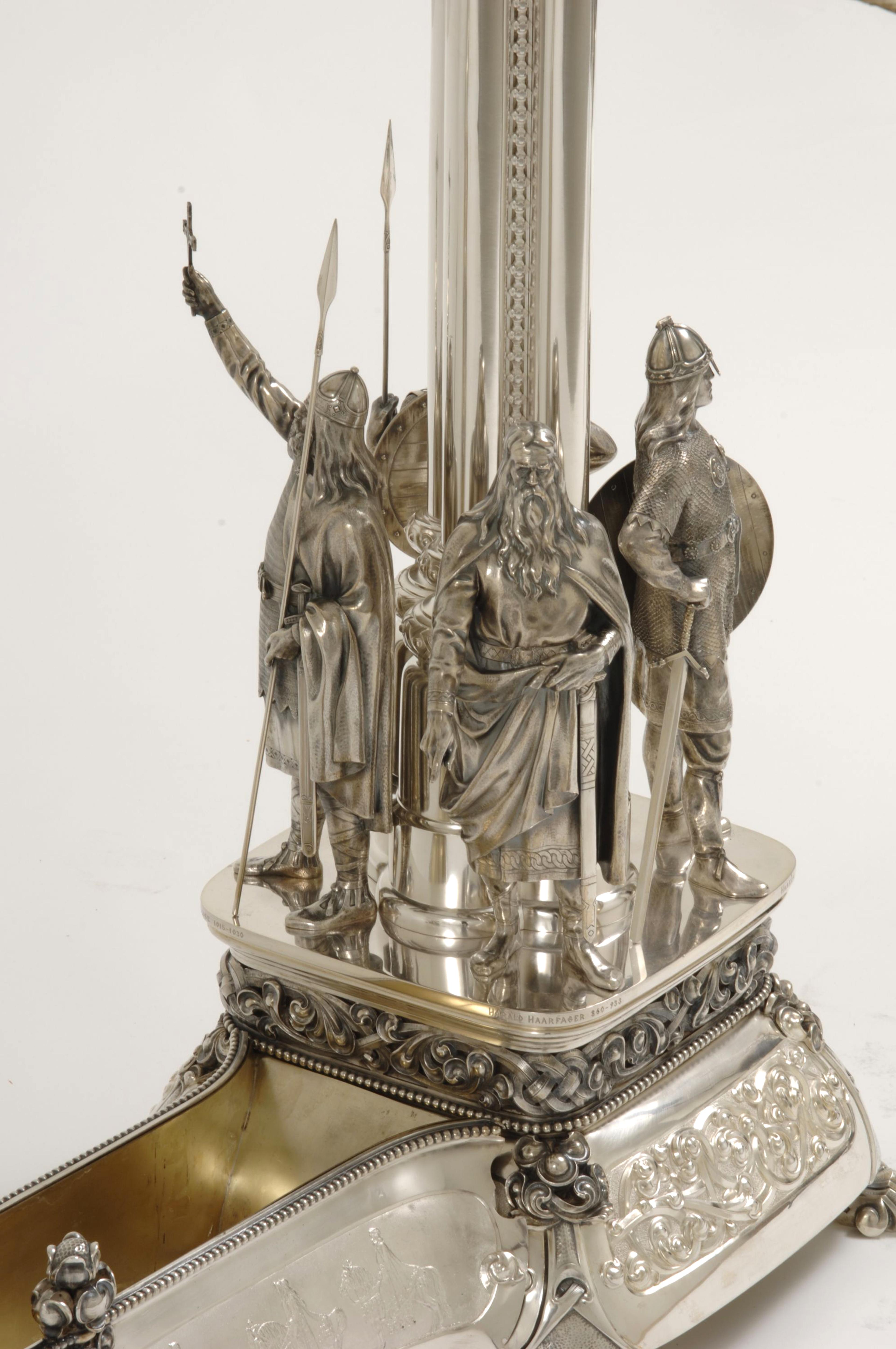 Fire vikingkonger i sølv har gitt navn til oppsatsen.