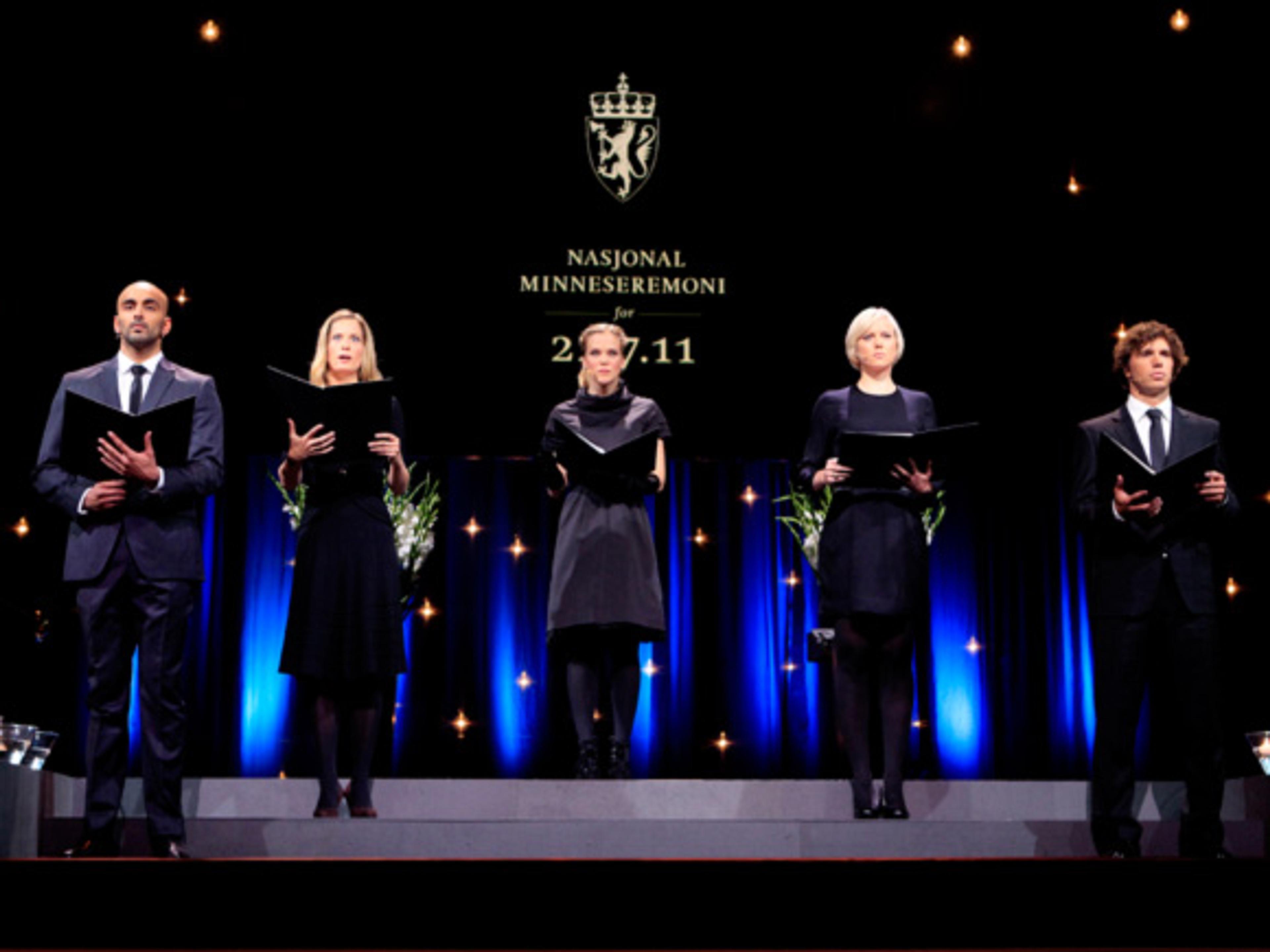 De fire står ved siden av hverandre på scenen i Oslo Spektrum.