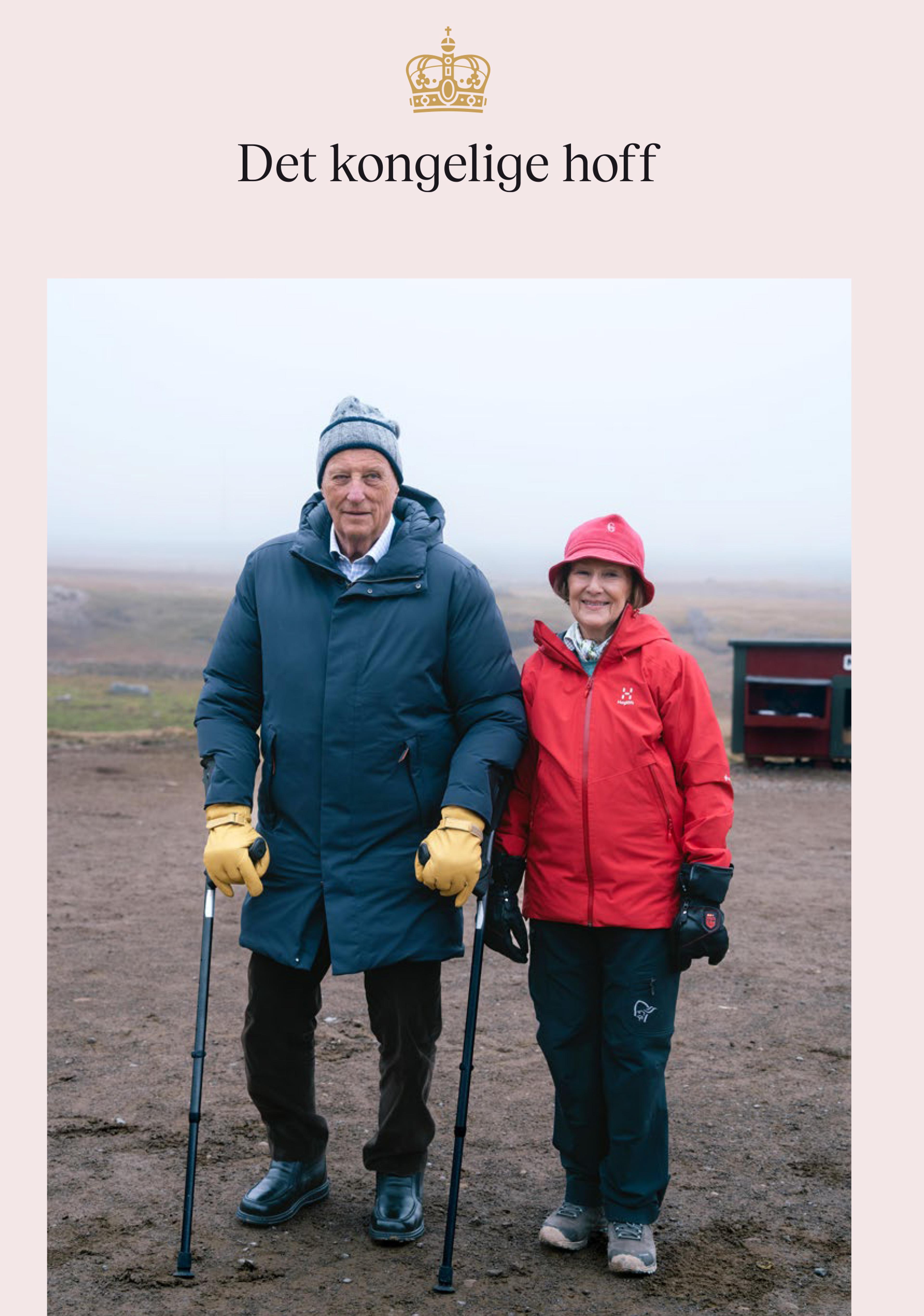 Rapportens forside med bilde av Kongeparet sammen på Bjørnøya.