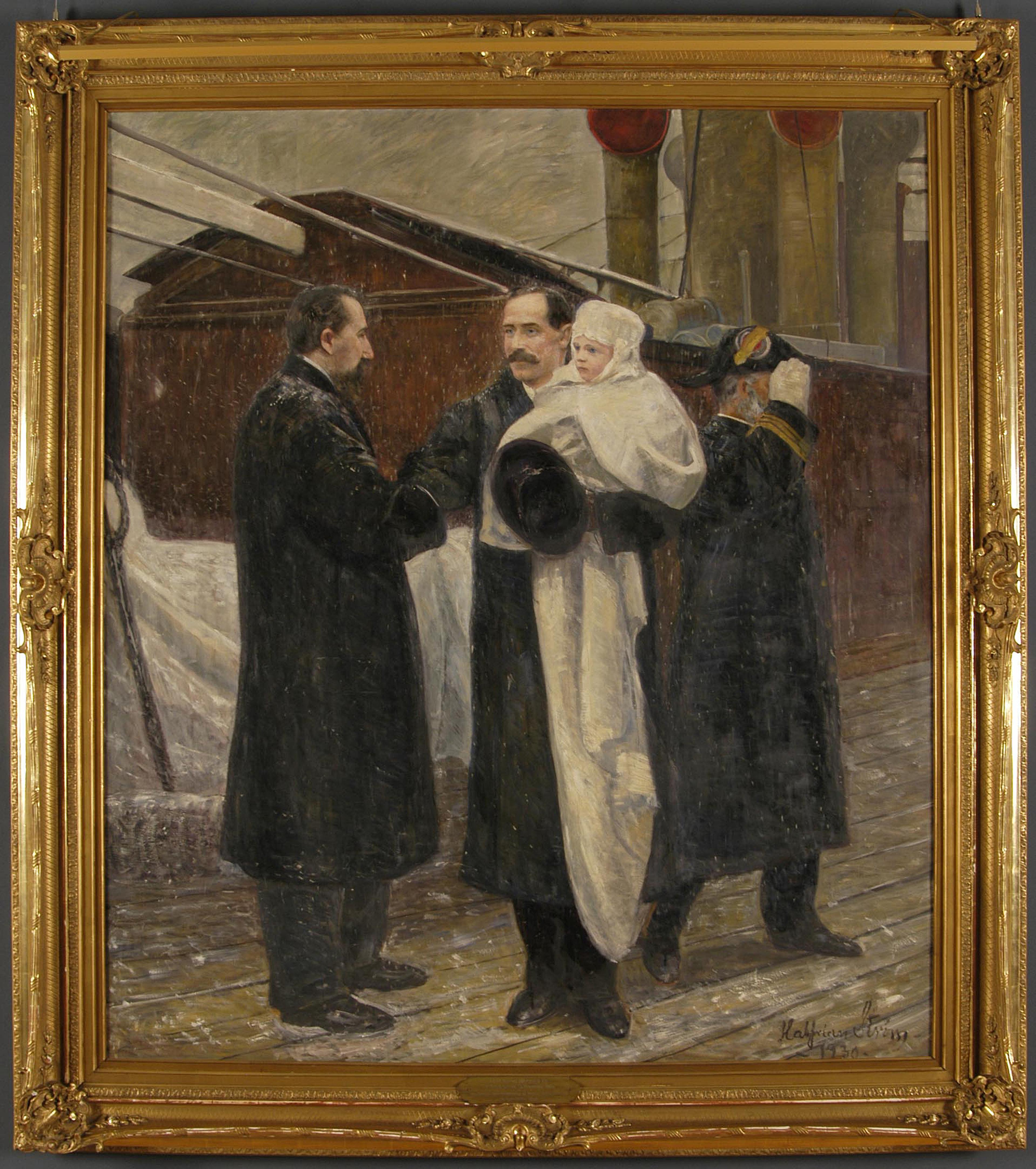 Kong Haakon står på dekk med et barn i armene. Hilser på Norges statsminister, Christian Michelsen.