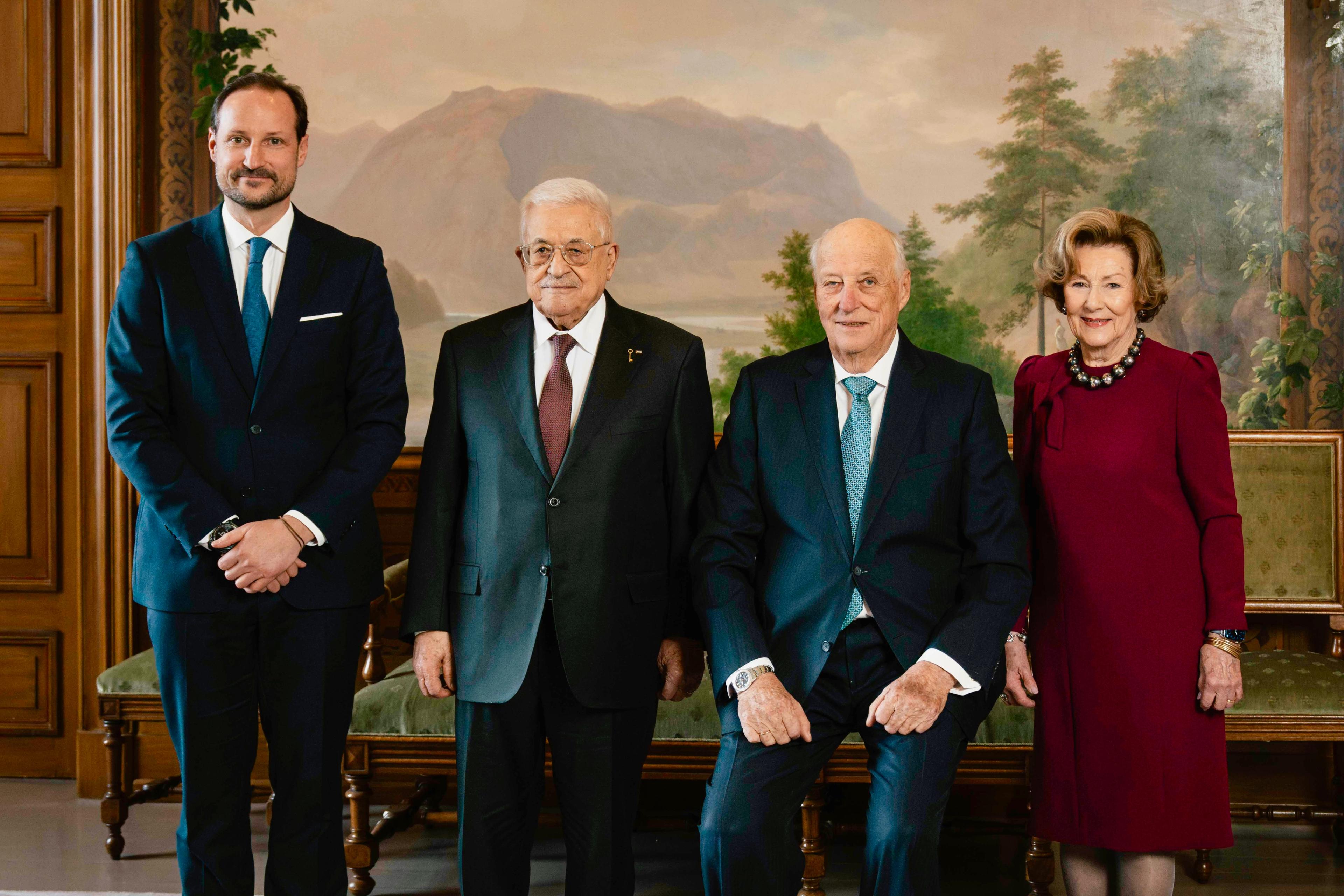 Offisielt bilde med Kronprins Haakon, president Mahmoud Abbas, Kong Harald og Dronning Sonja.