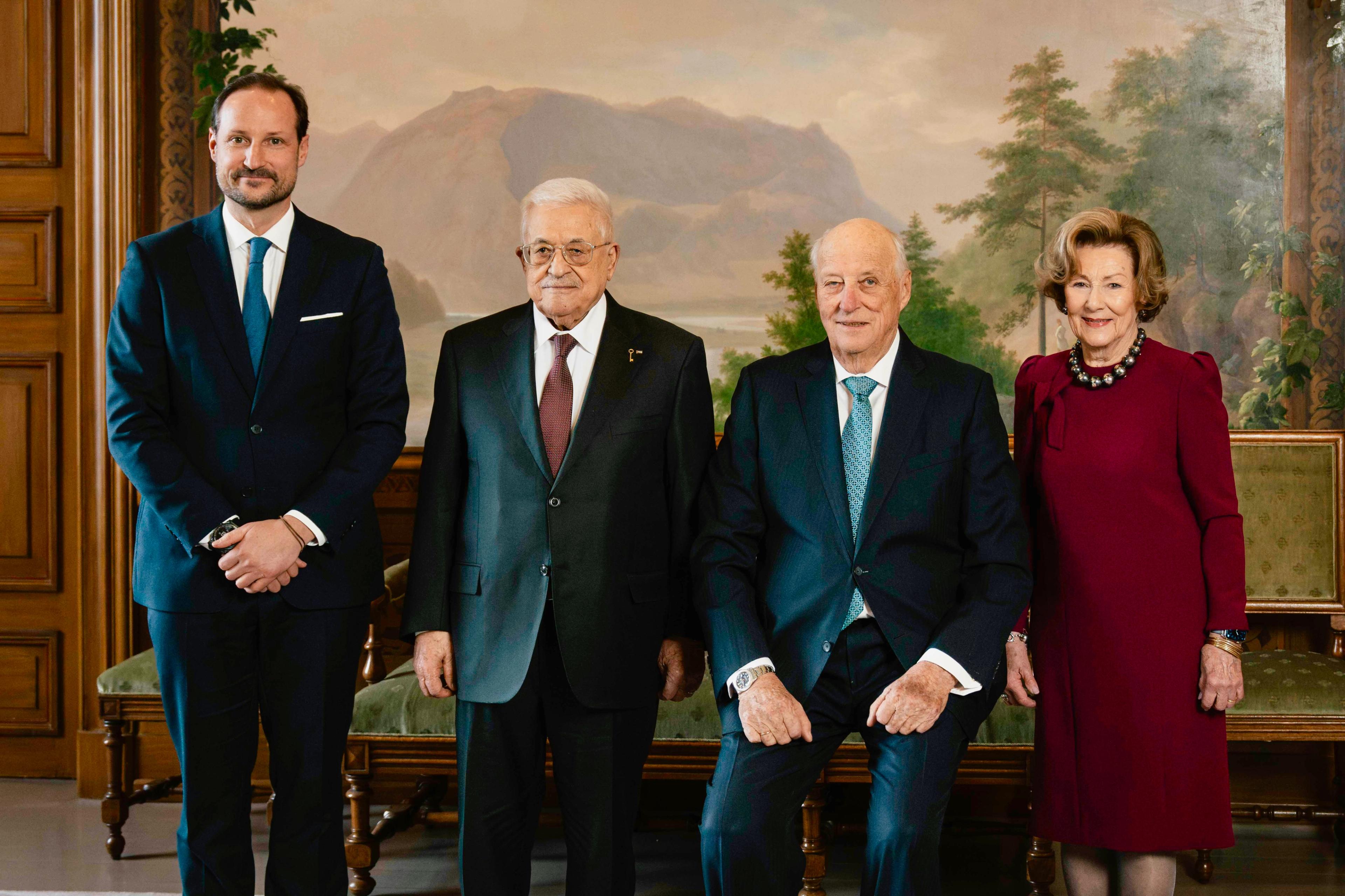 Offisielt bilde med Kronprins Haakon, president Mahmoud Abbas, Kong Harald og Dronning Sonja.