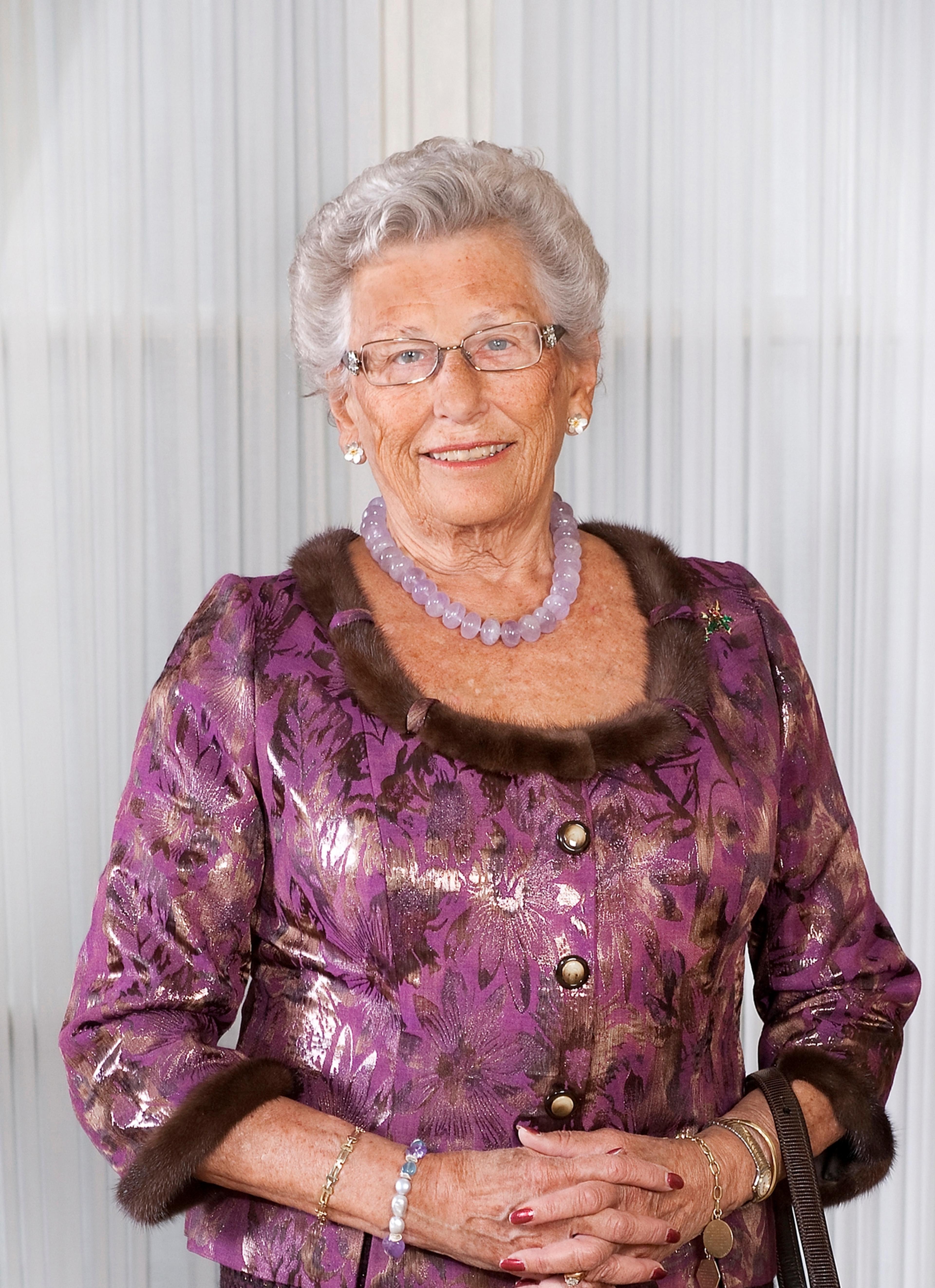 Prinsessen i helfigur, lilla drakt.