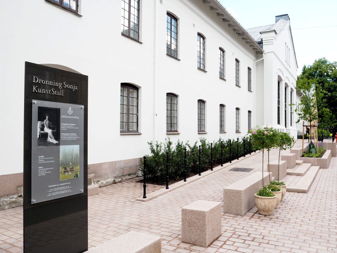 Bilde av lokalene sett fra gaten.