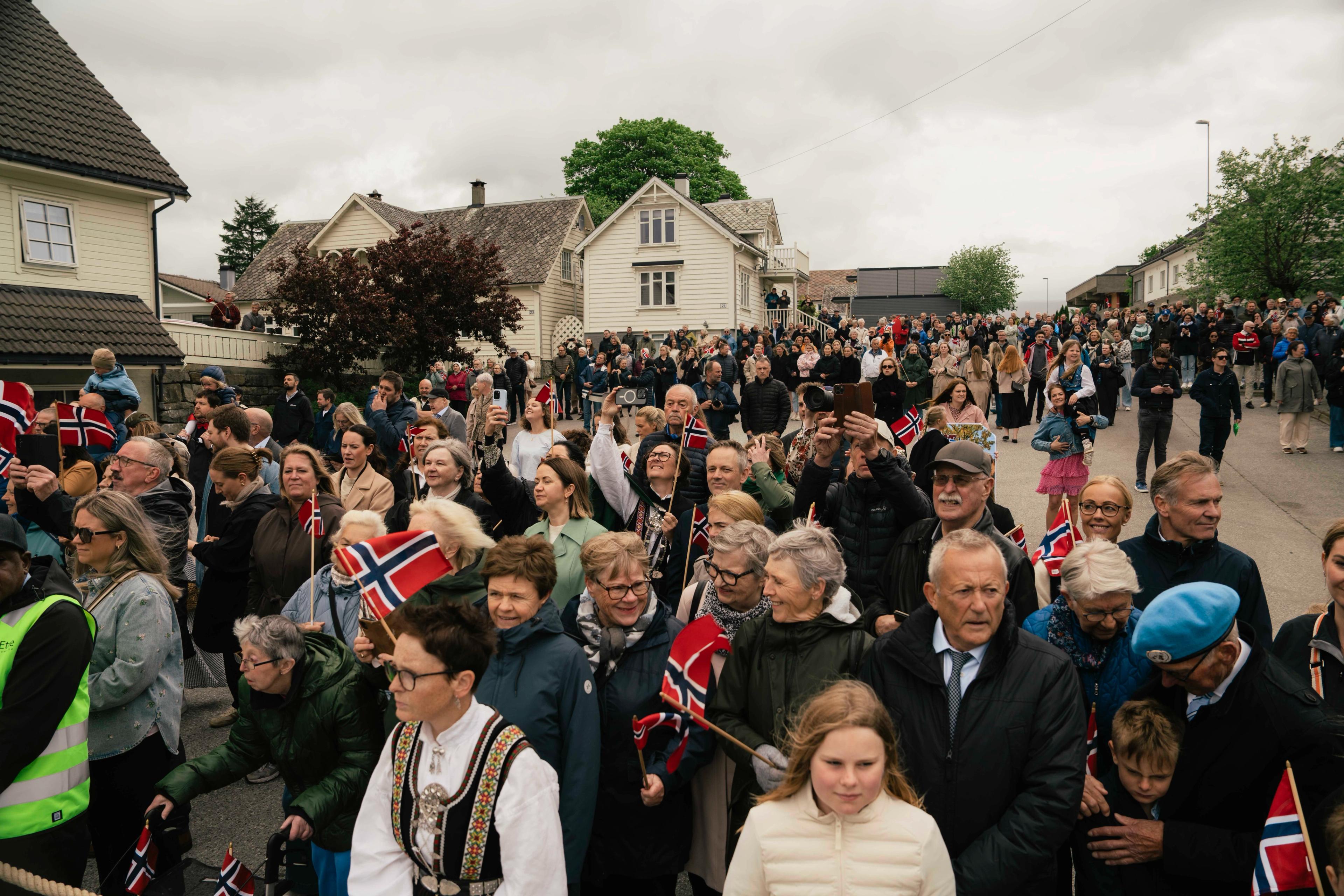 Folk i fine