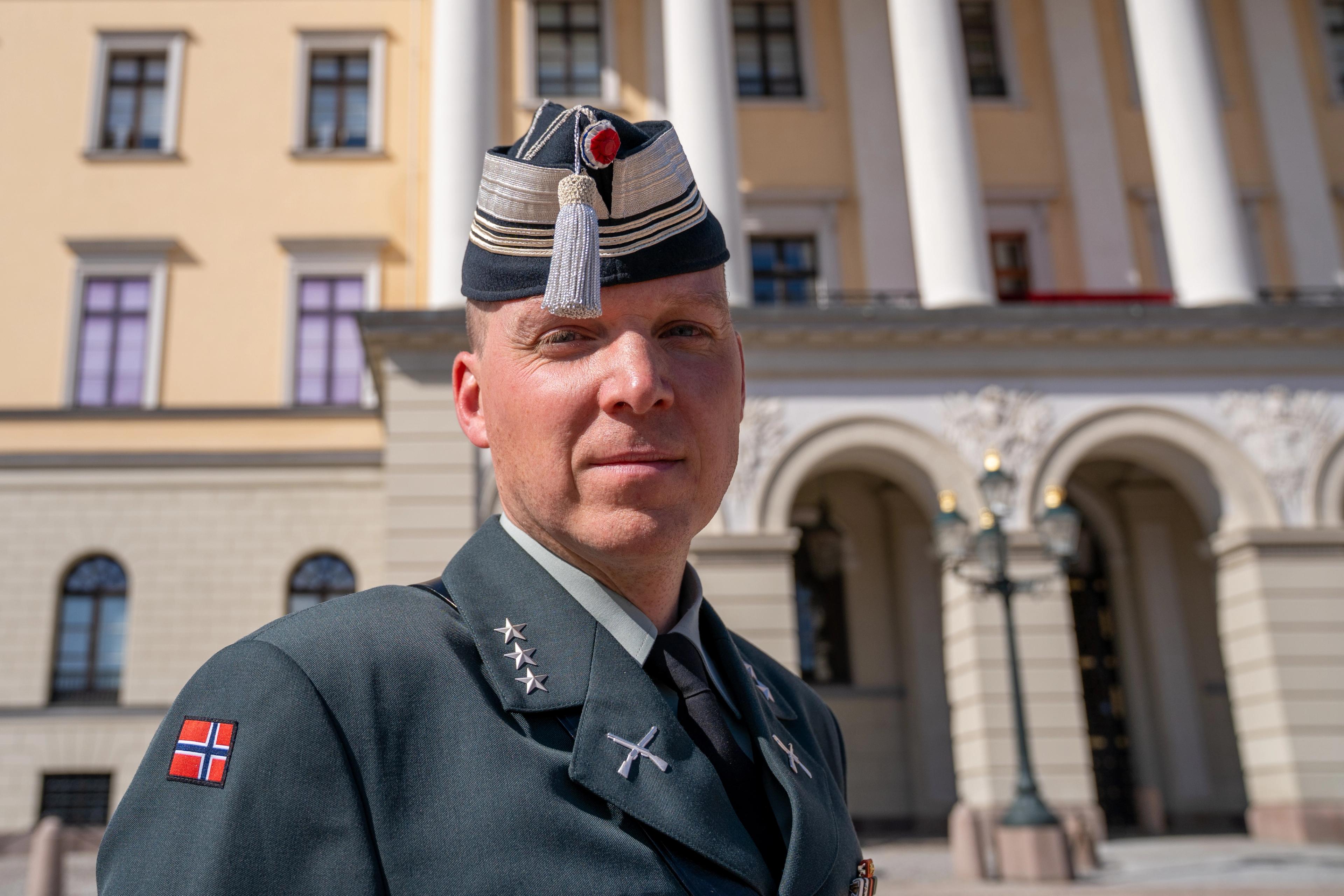 Tett på Mats Bakken med Slottet i bakgrunnen.