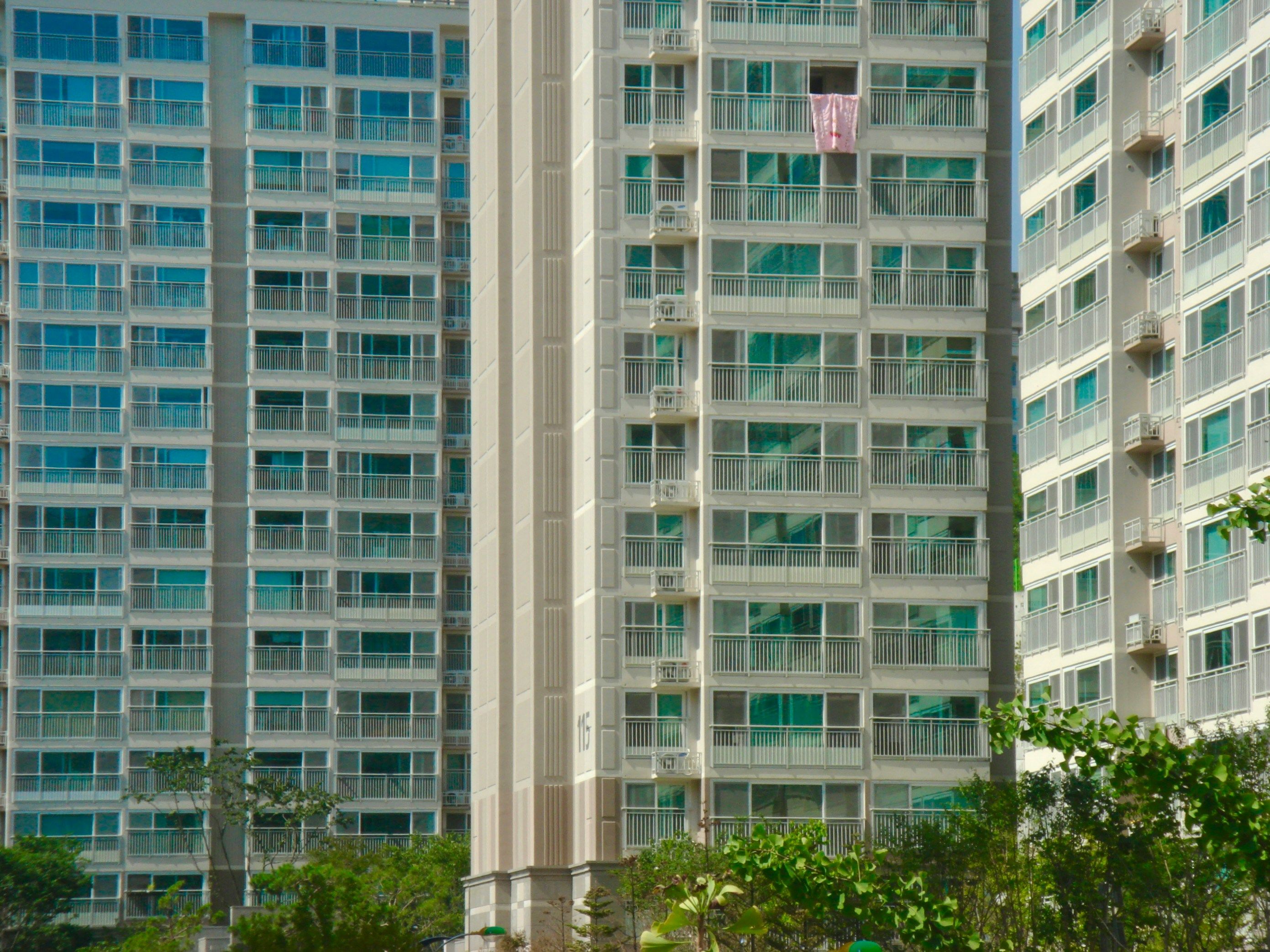 Canada's Housing Crisis: Economic and Political Turmoil