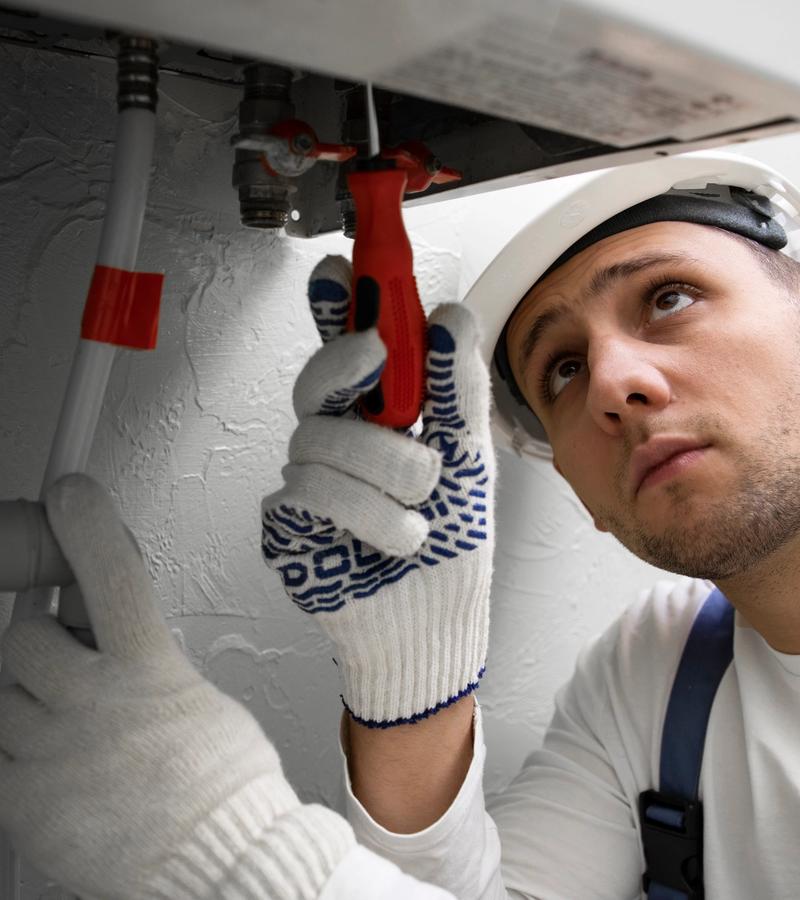 worker repairing ac in Simi valley california 