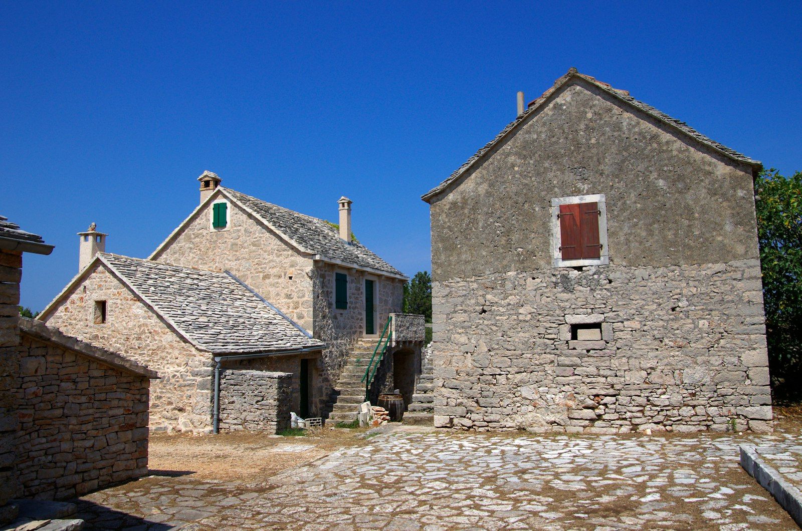 kamenica-house — hero image