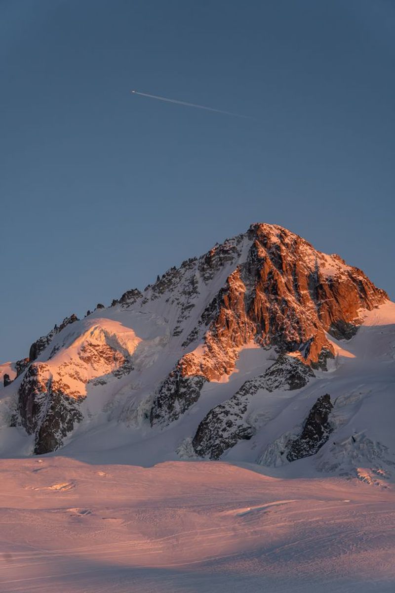 Lodowiec Tour i Aiguille du Chardonnet o zachodzie słońca