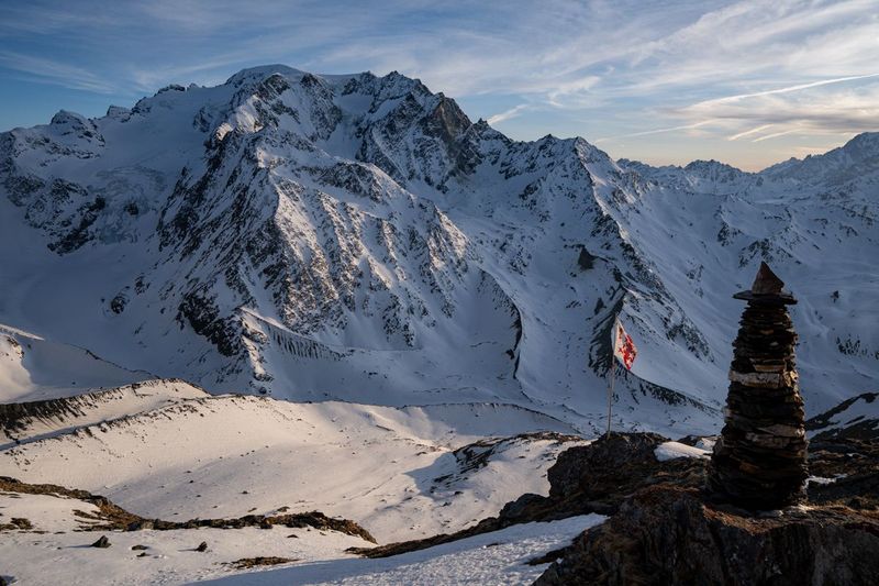 Widok na Mont Velàn ze schroniska Valsorey