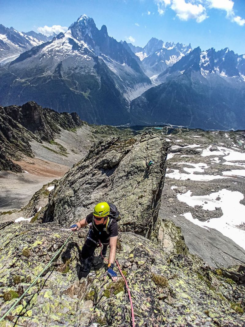 Piękna droga „Ravanela” na Aiguilles Crochues