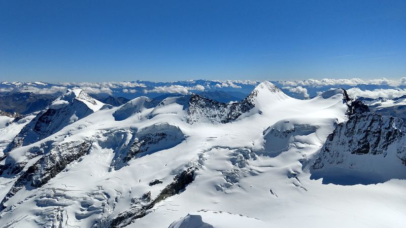 Widok na trawers Bellavista i Piz Palu, centralnie Piz Zupo