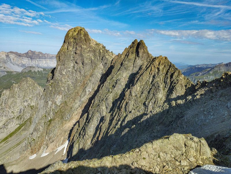 Aiguille du Pouce z granią zejściową