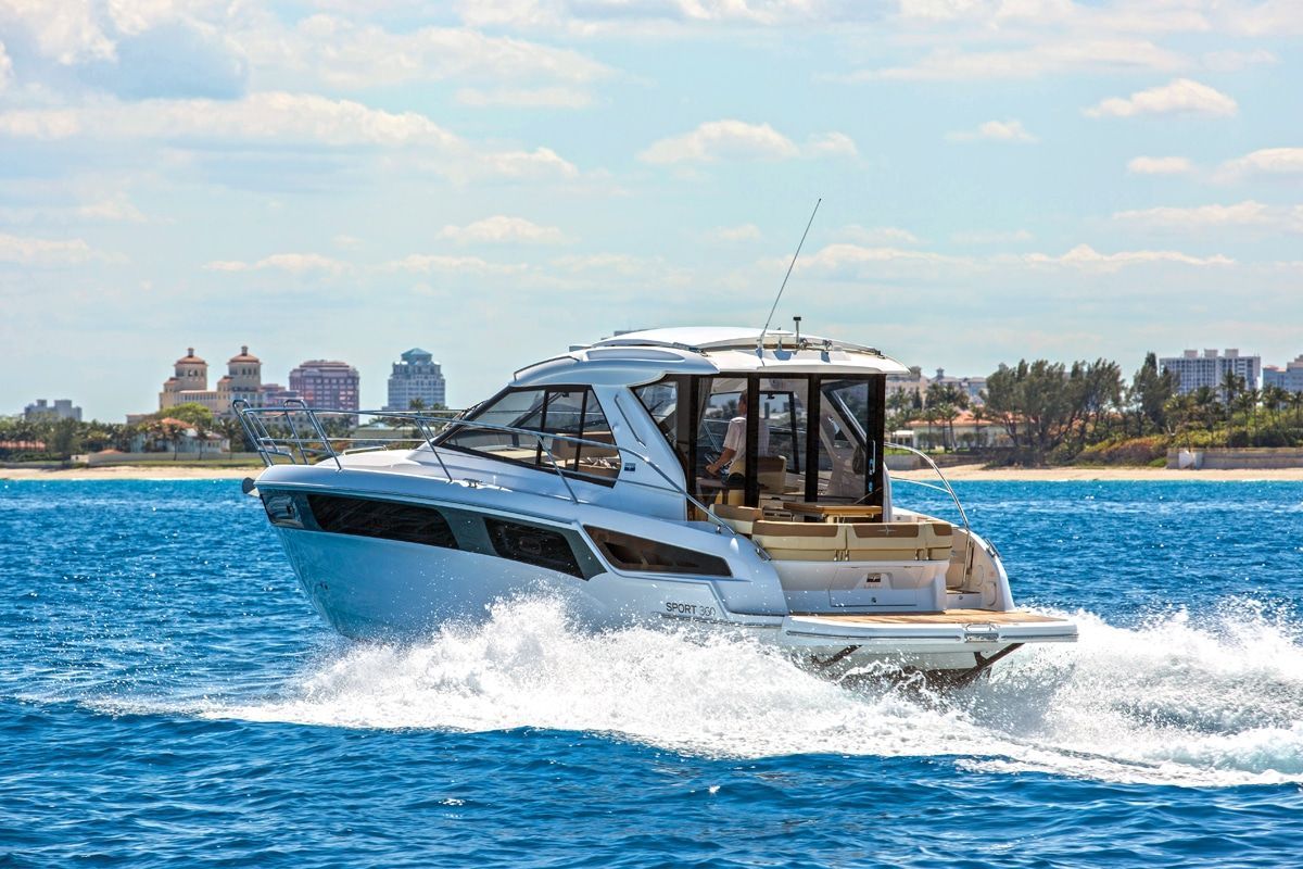 2015 Bavaria Yachts Sport 360