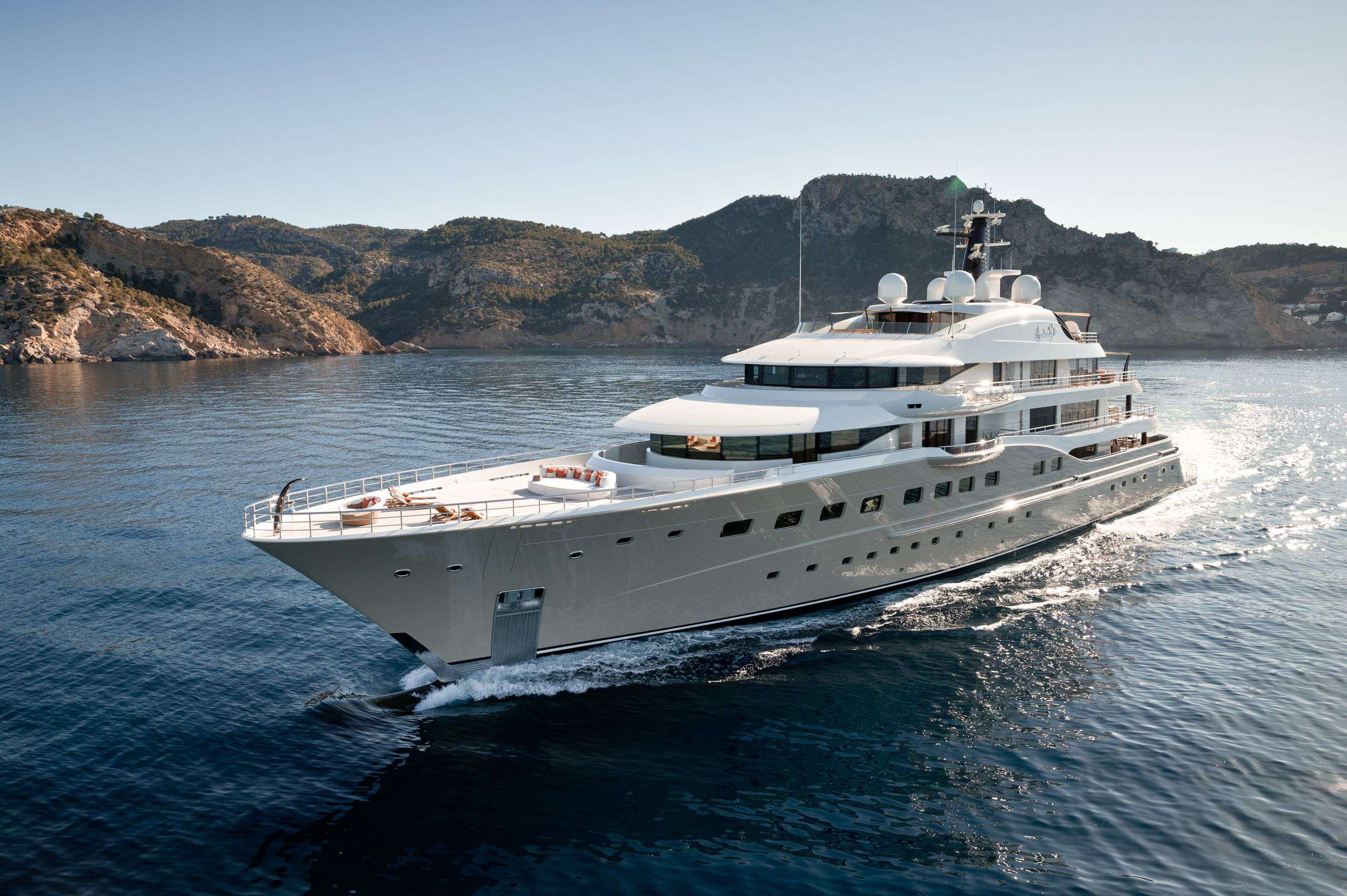 2017 Amels Here Comes The Sun