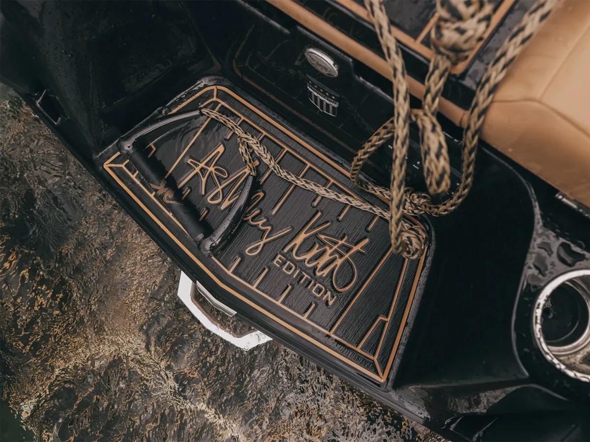 2022 Mastercraft Ashley Kidd XT23