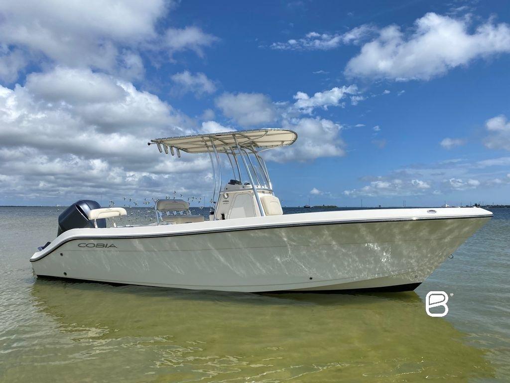 2018 Cobia Boats 237 Center Console