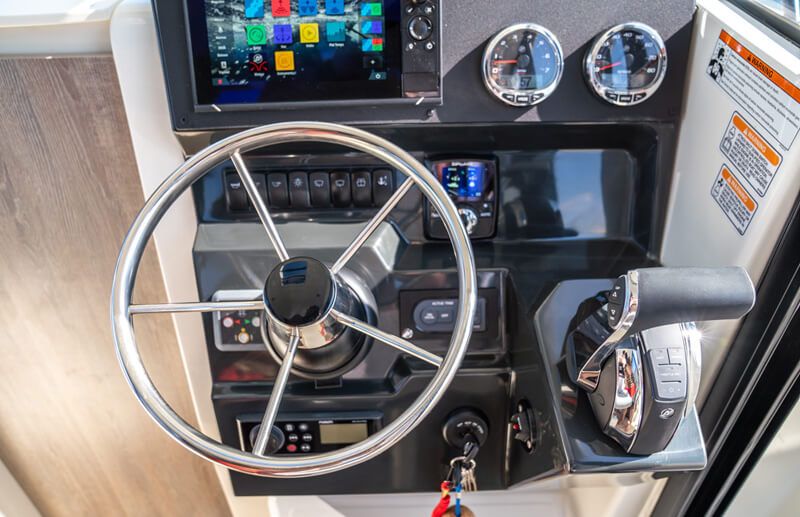 Quicksilver 705 Pilothouse photo 5