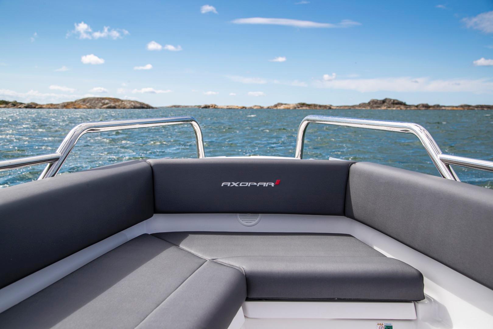 2022 Axopar 28 CABIN