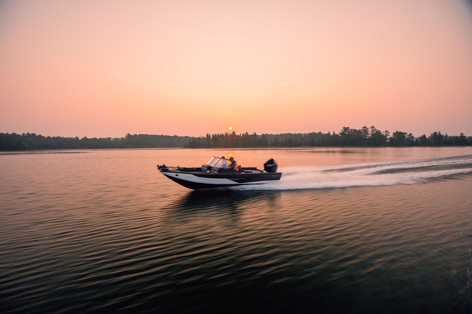 Crestliner 2050 Fish Hawk big-water aluminium Deep-V fishing boat