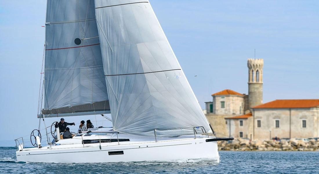 2022 Beneteau First 36