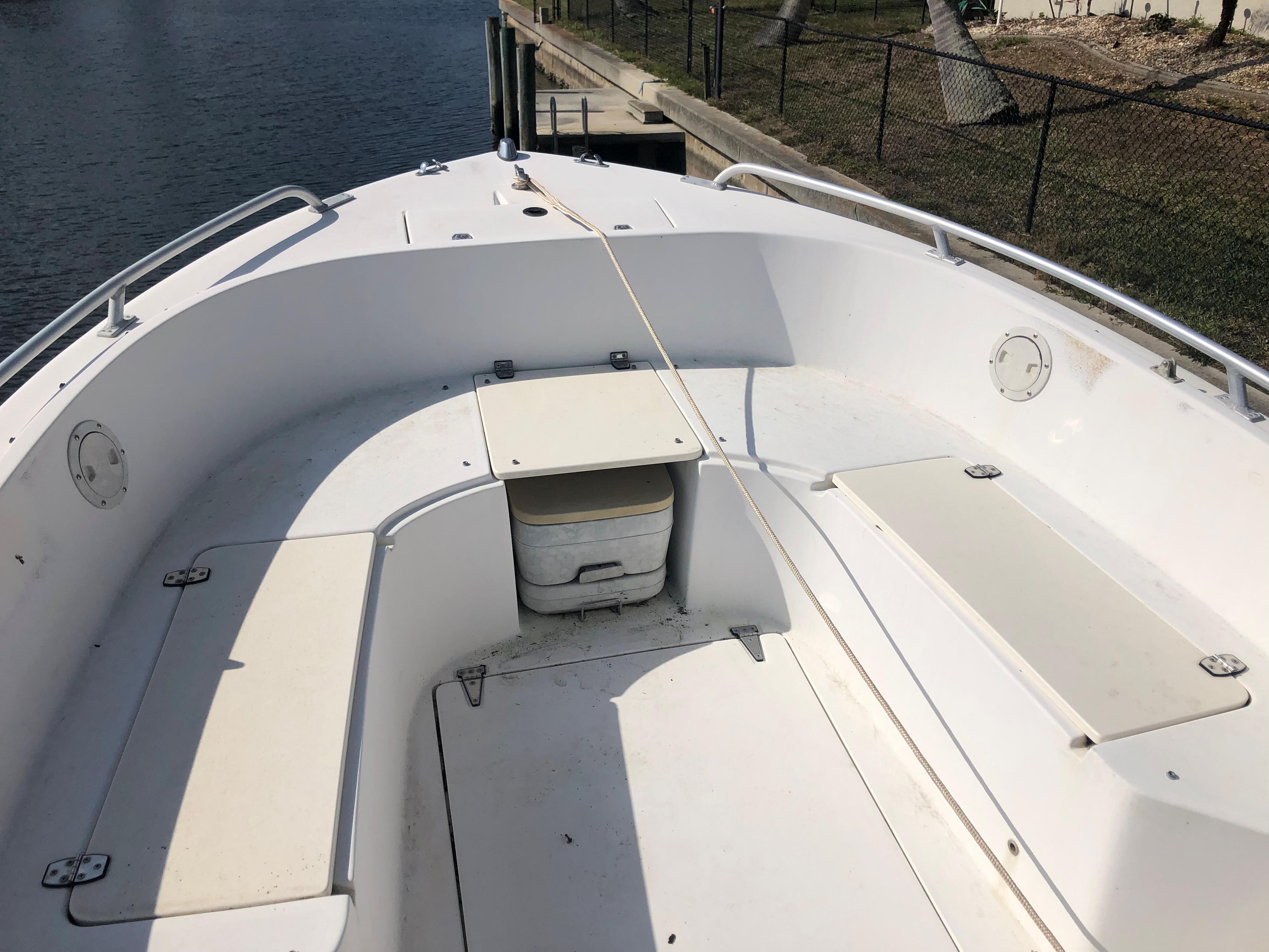 2002 Mako Boats 221 Center Console