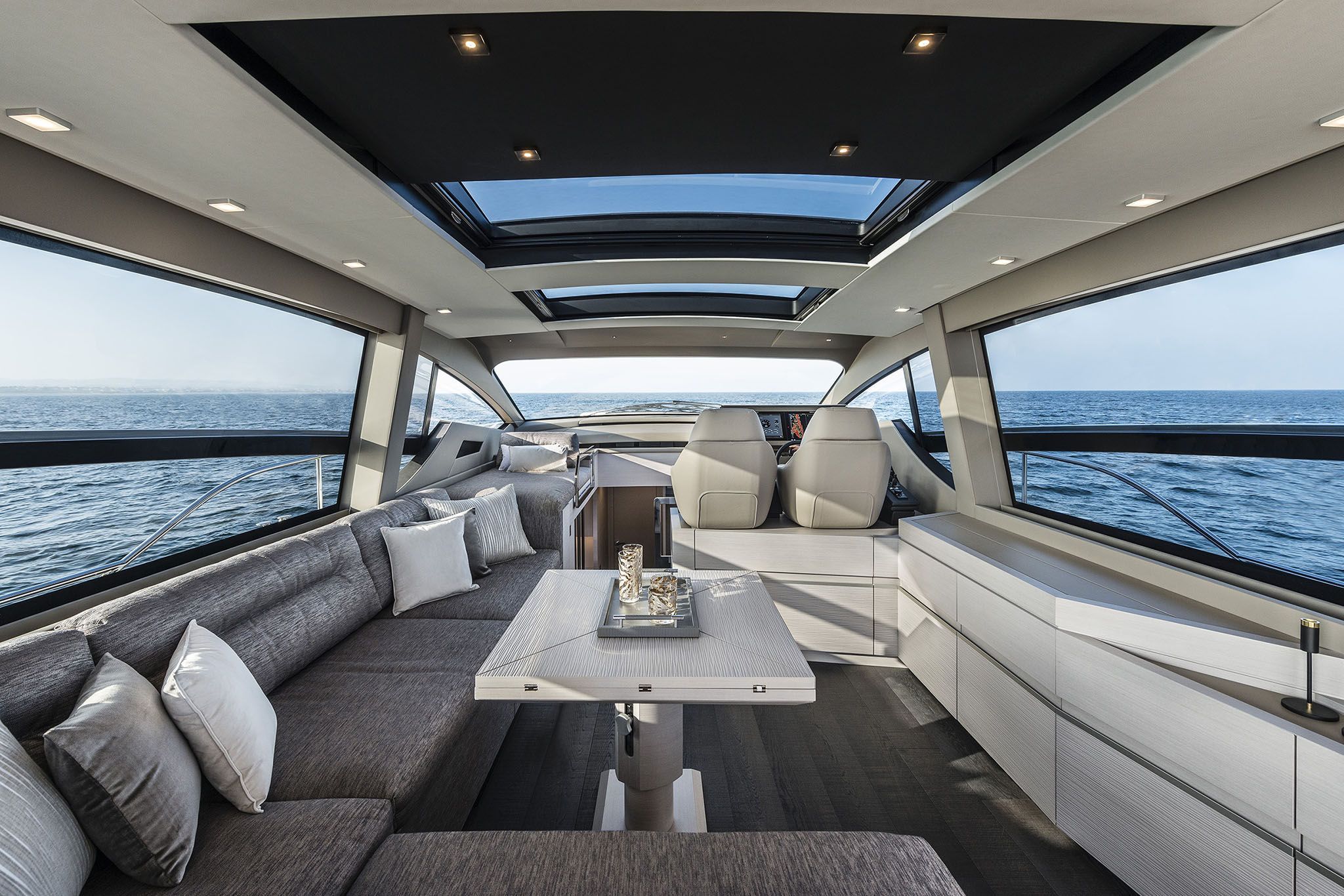 2019 Pershing Yachts 7X