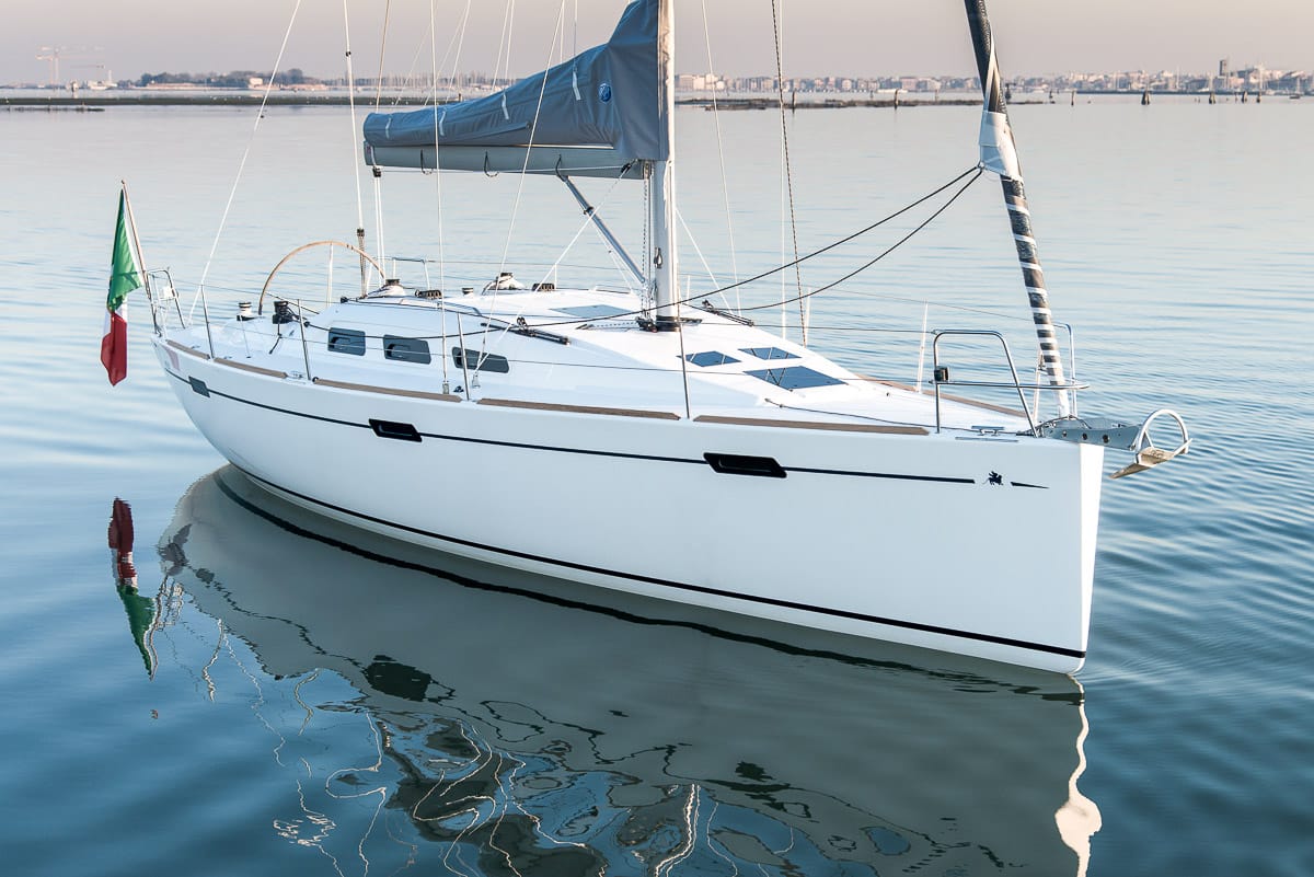 2011 Italia Yachts Italia 10.98