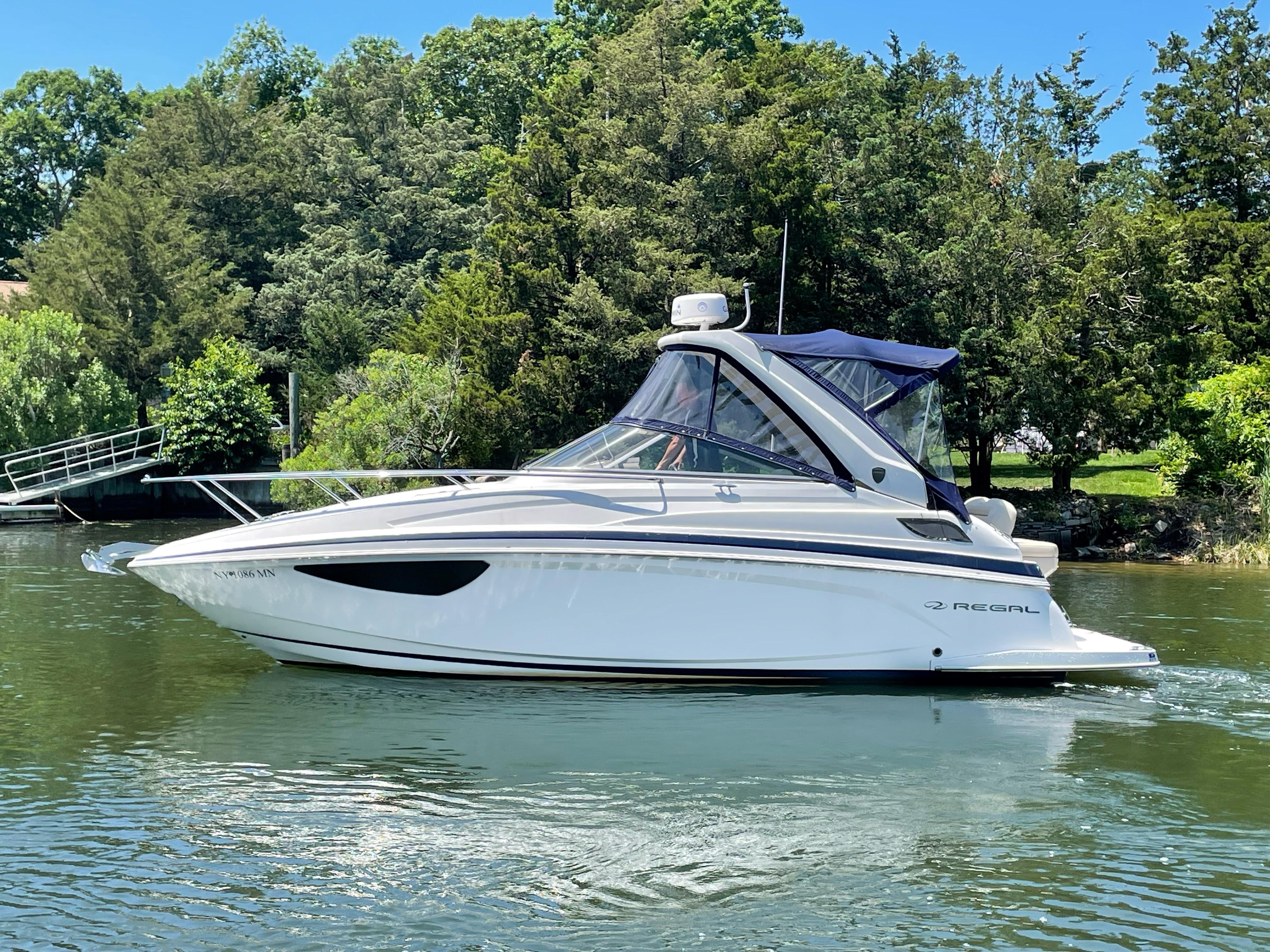 2017 Regal Boats 28 Express
