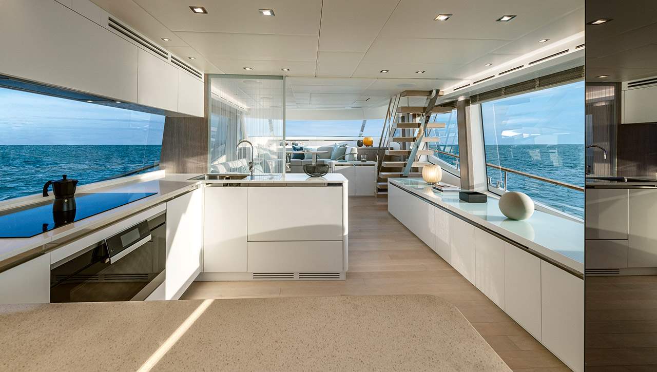 2020 Monte Carlo Yachts MCY 76 Skylounge