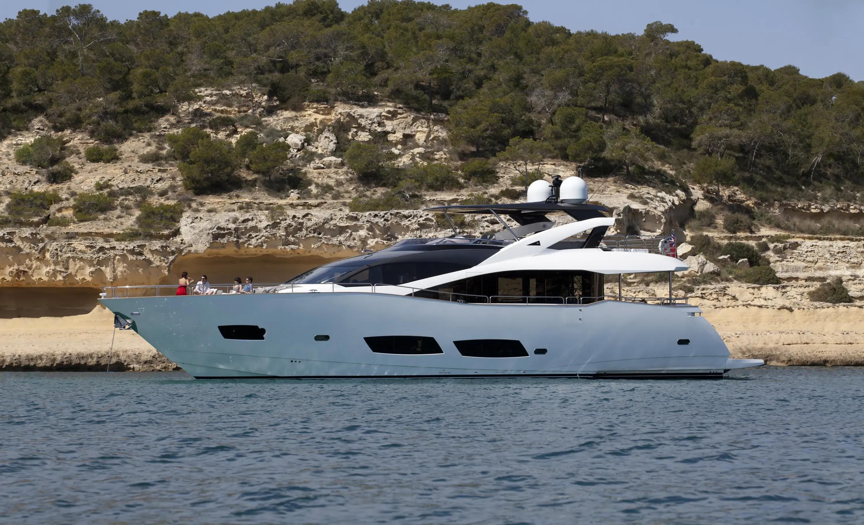 2013 Sunseeker 28M Yacht