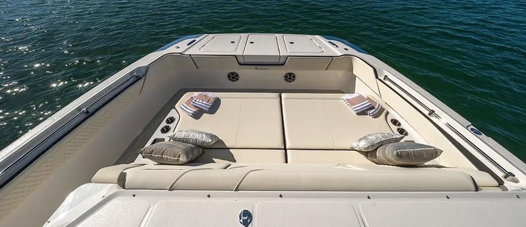 Aquila 45 Sport bow seating area