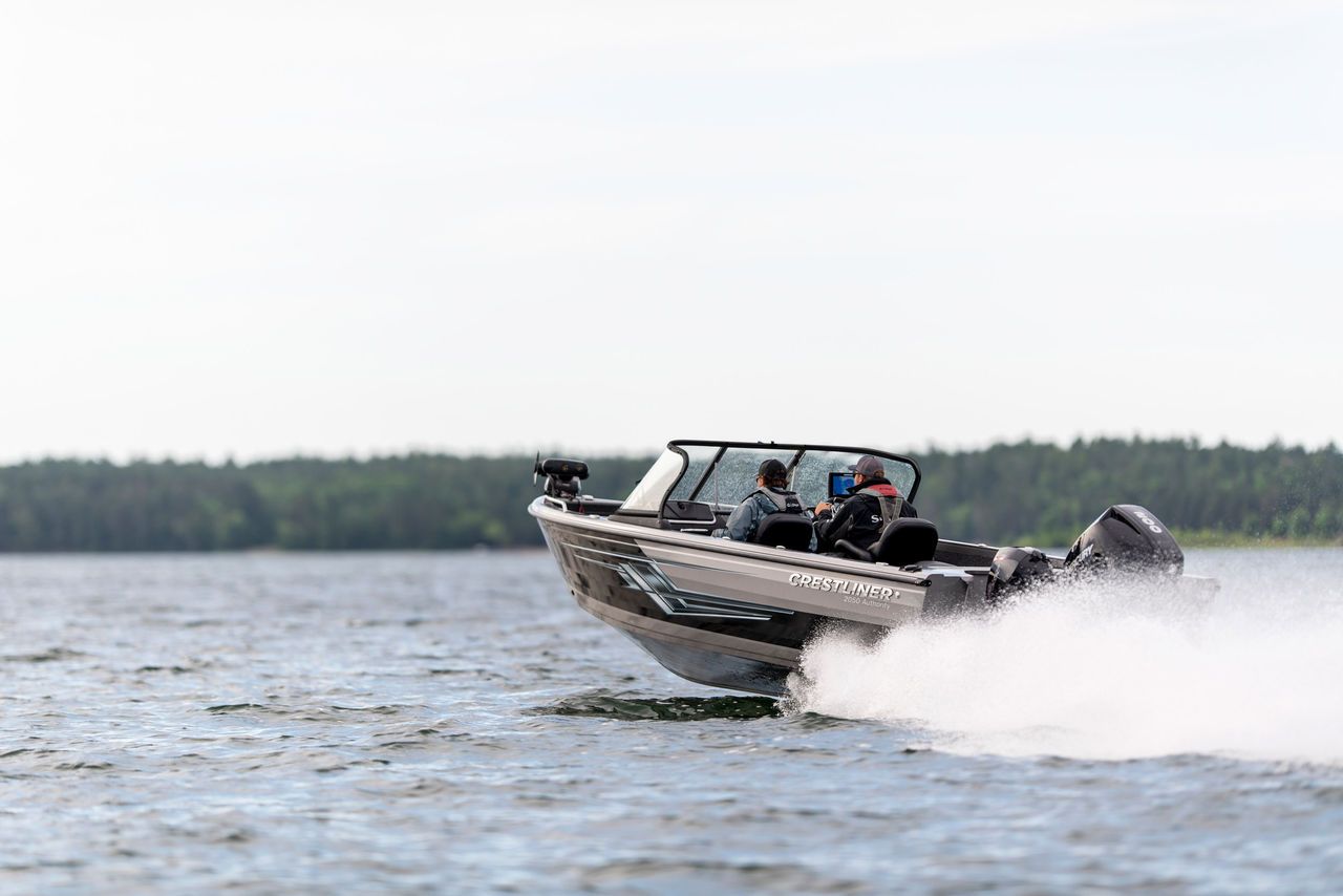 Crestliner 2050 Authority on the water
