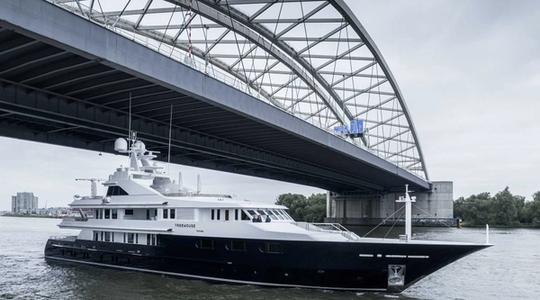 2001 Oceanco Treehouse