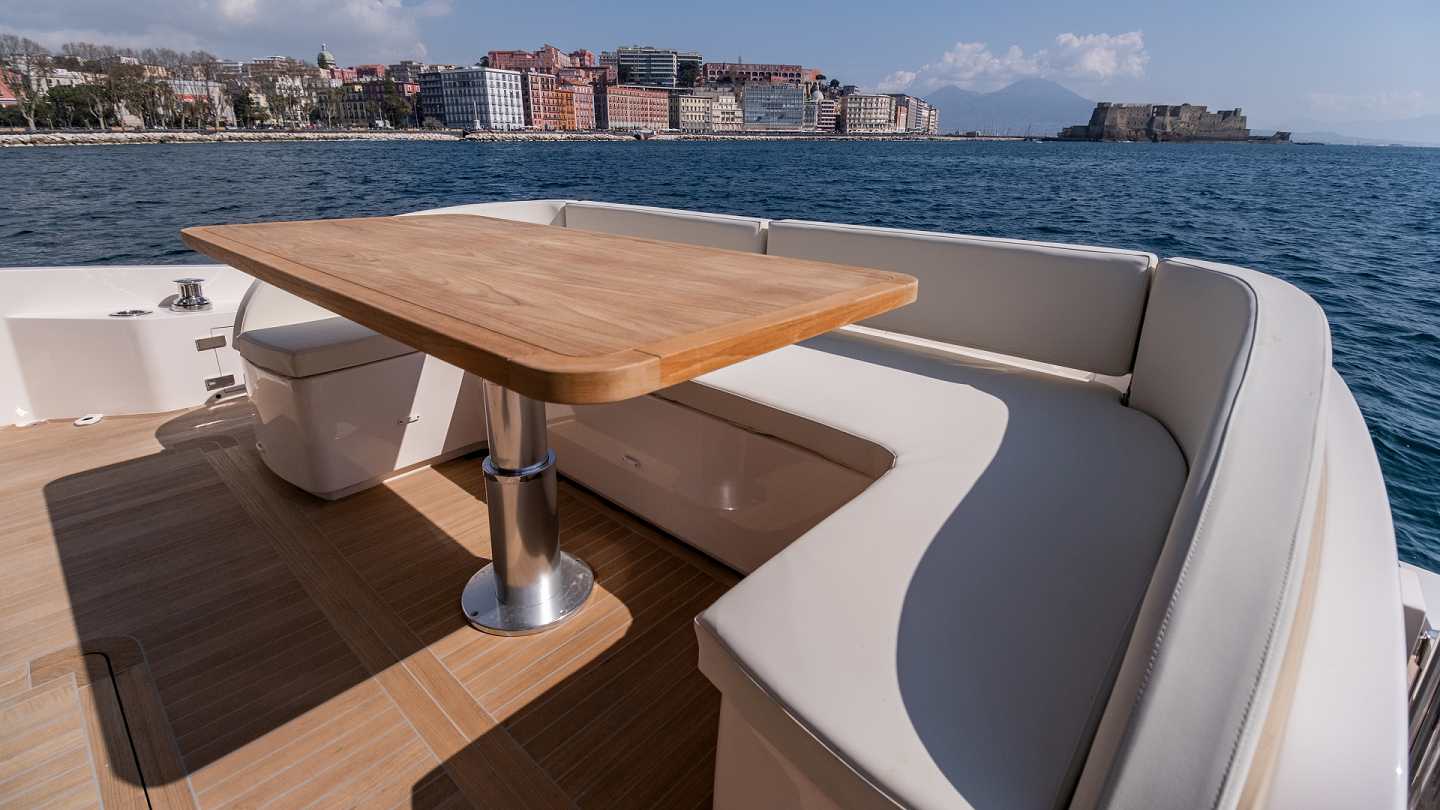 2023 Cayman Yachts S600